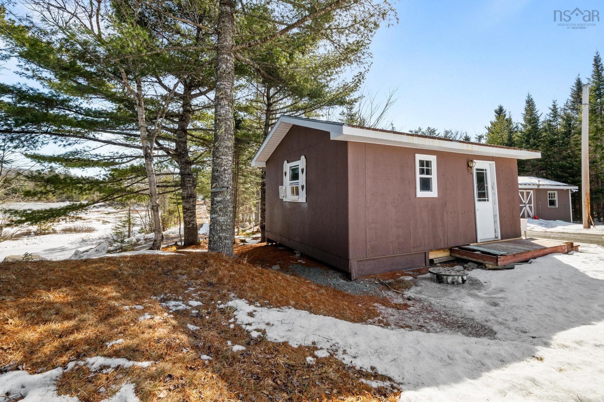 $249,900.00: 64 Causeway Road, River Lake