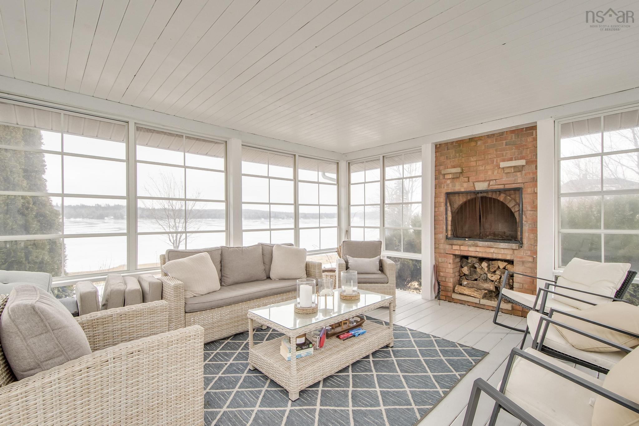 $1,999,999.00: 60 Post Office Road, Porters Lake