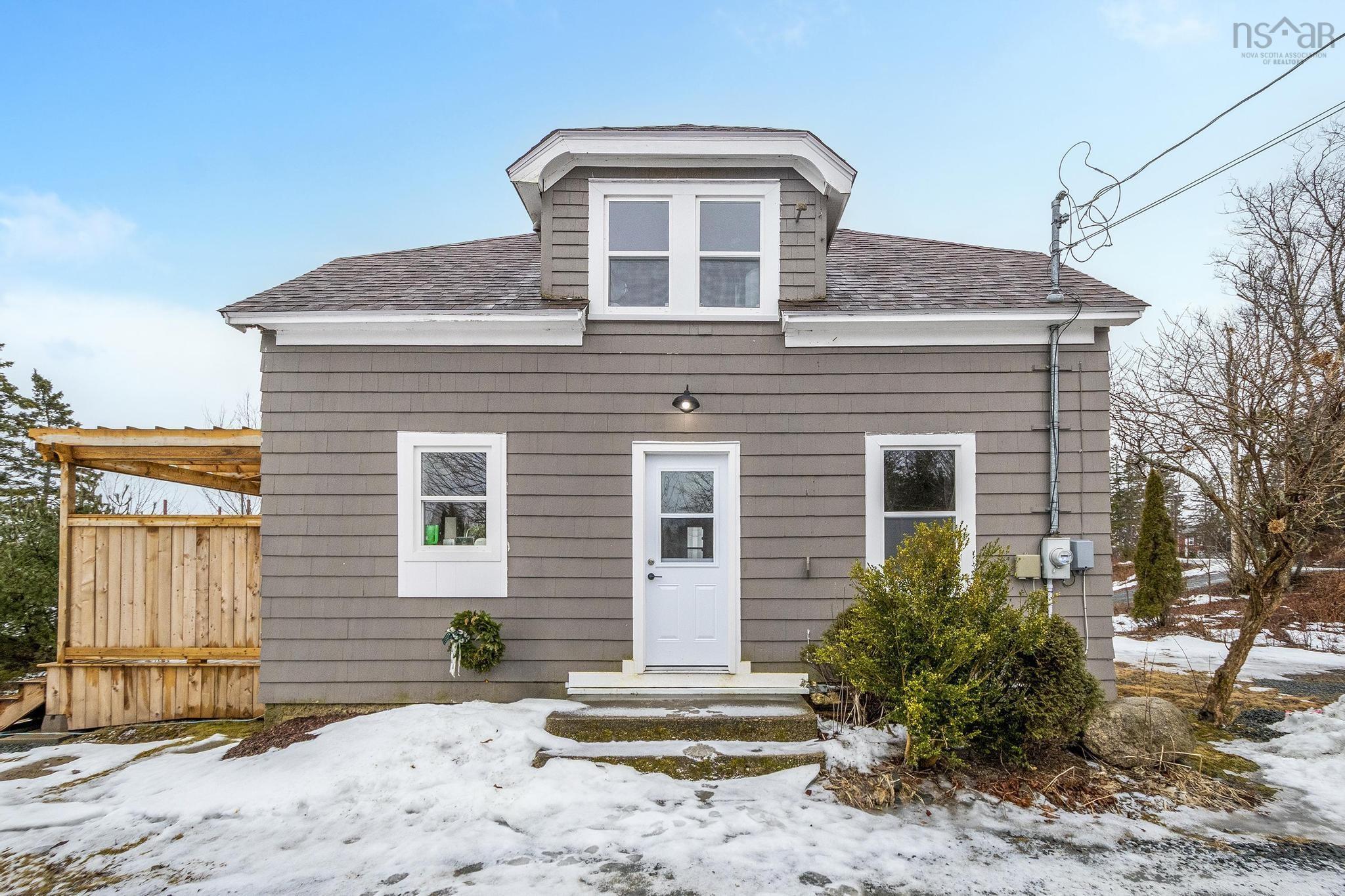 $1,999,999.00: 60 Post Office Road, Porters Lake