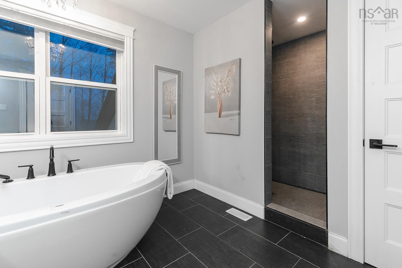 $944,900.00: 450 Paula Drive, Hammonds Plains