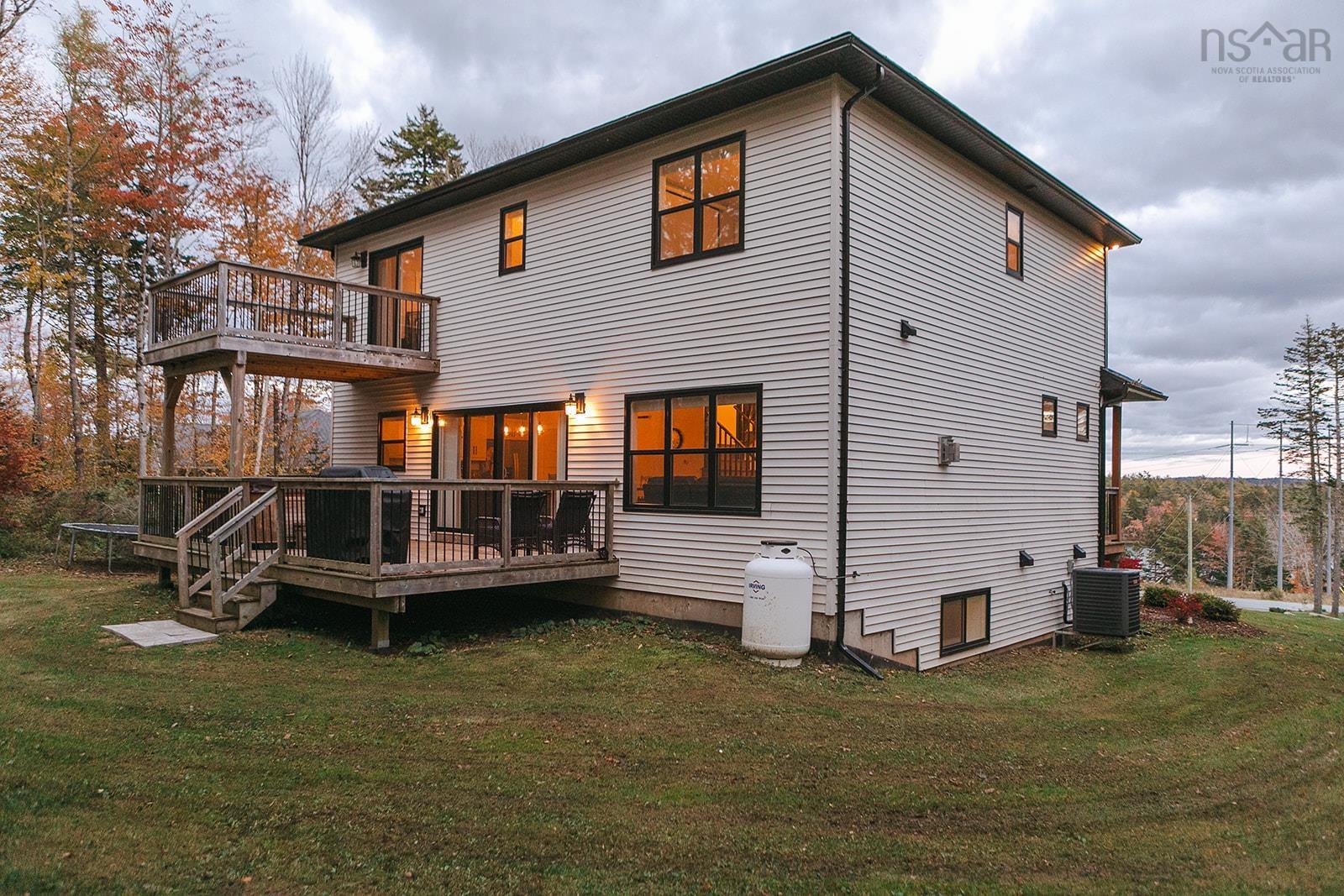$944,900.00: 450 Paula Drive, Hammonds Plains