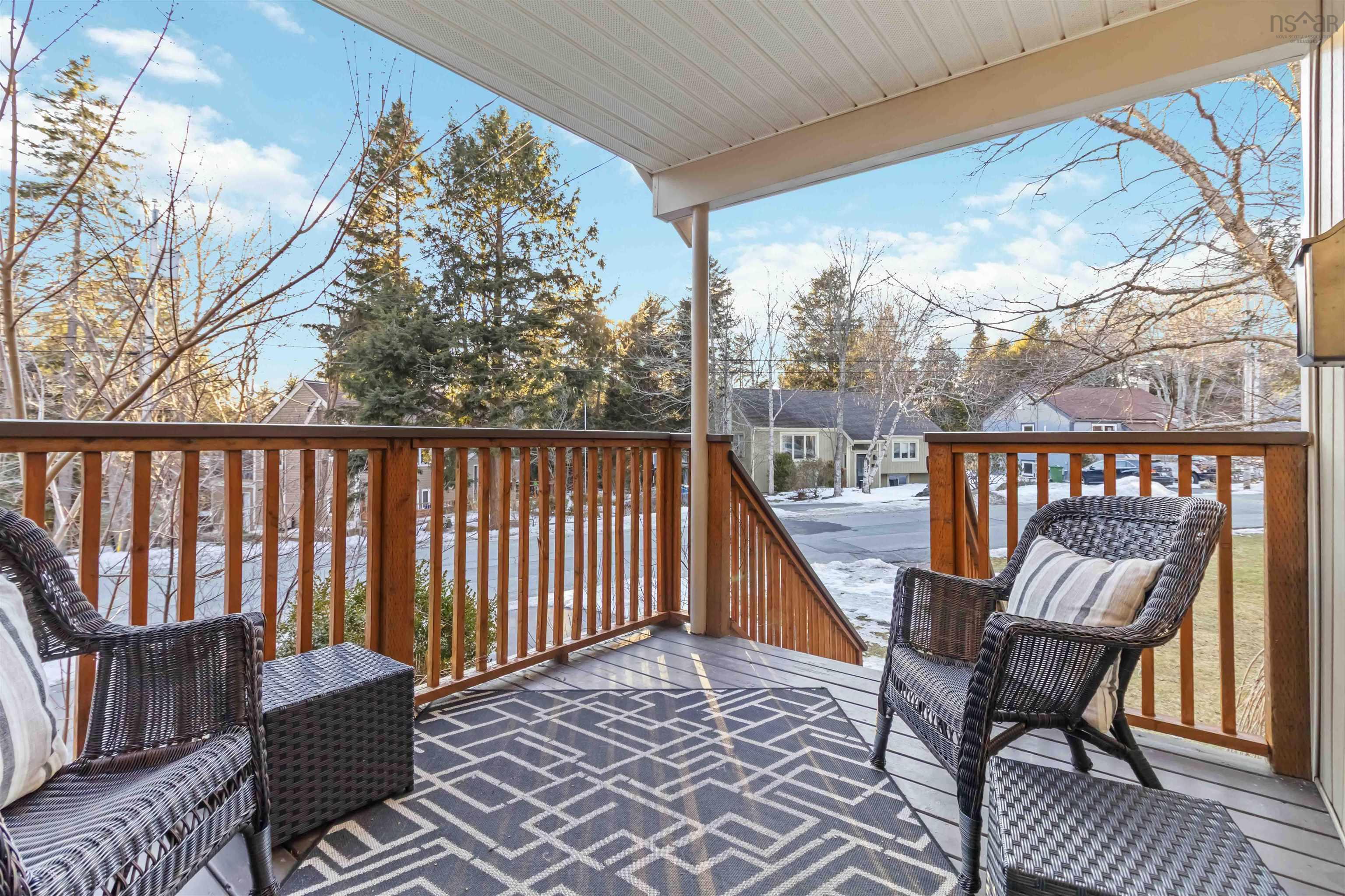 $699,900.00: 15 Village Crescent, Bedford
