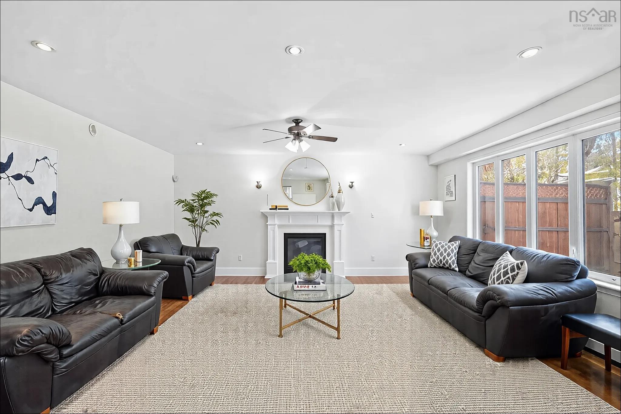 $999,000.00: 54 Ahmadi Crescent, Bedford South