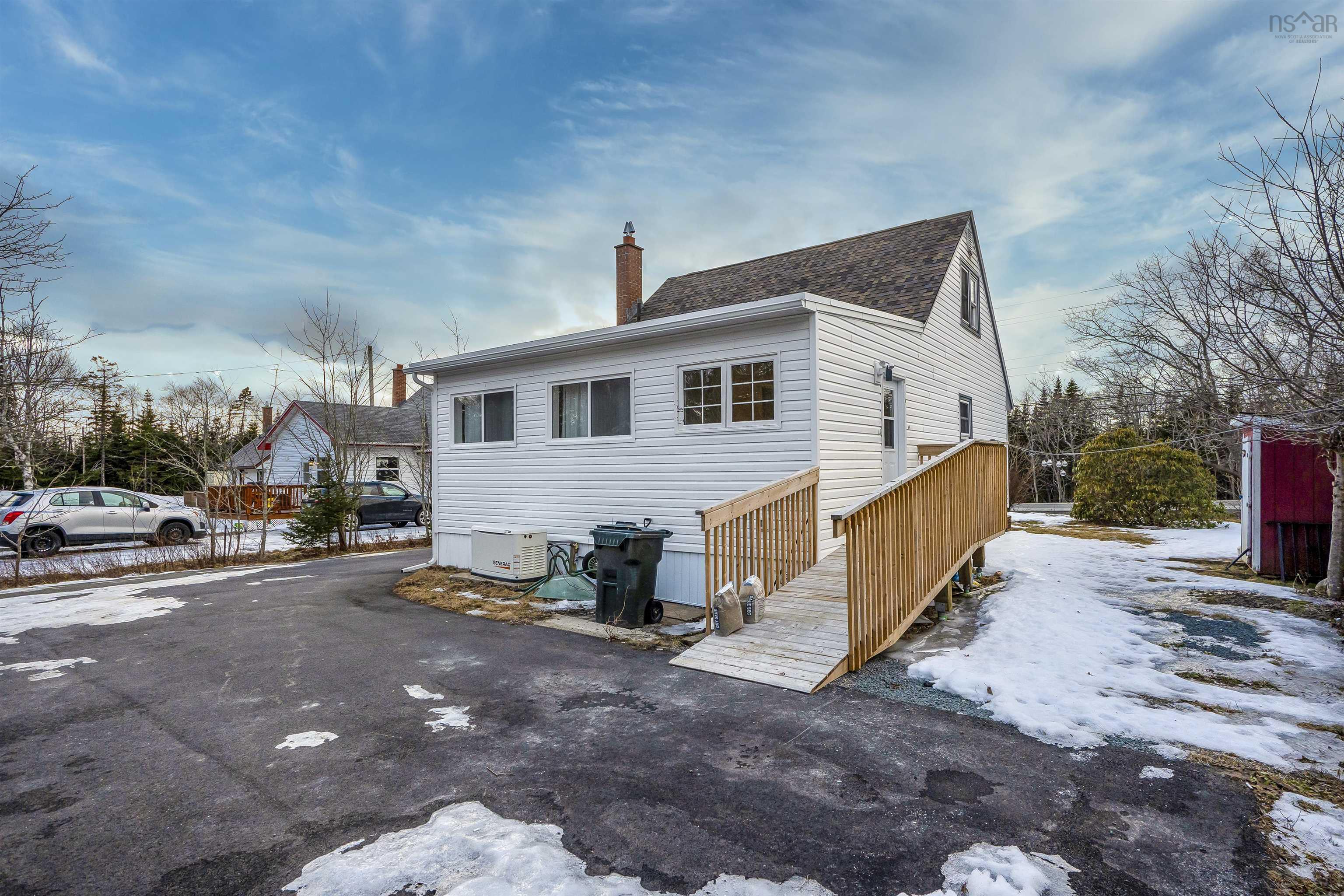 $349,900.00: 1502 Prospect Road, Hatchet Lake