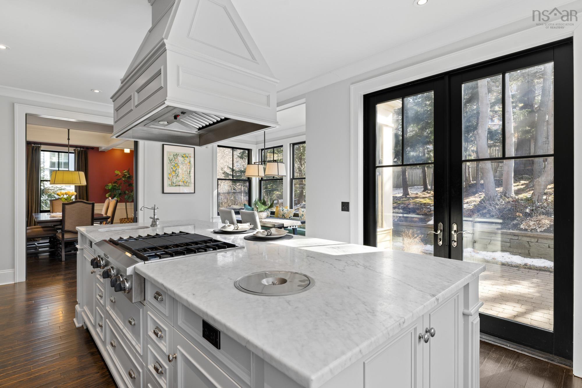 $1,895,000.00: 15 Pinehaven Drive, Halifax