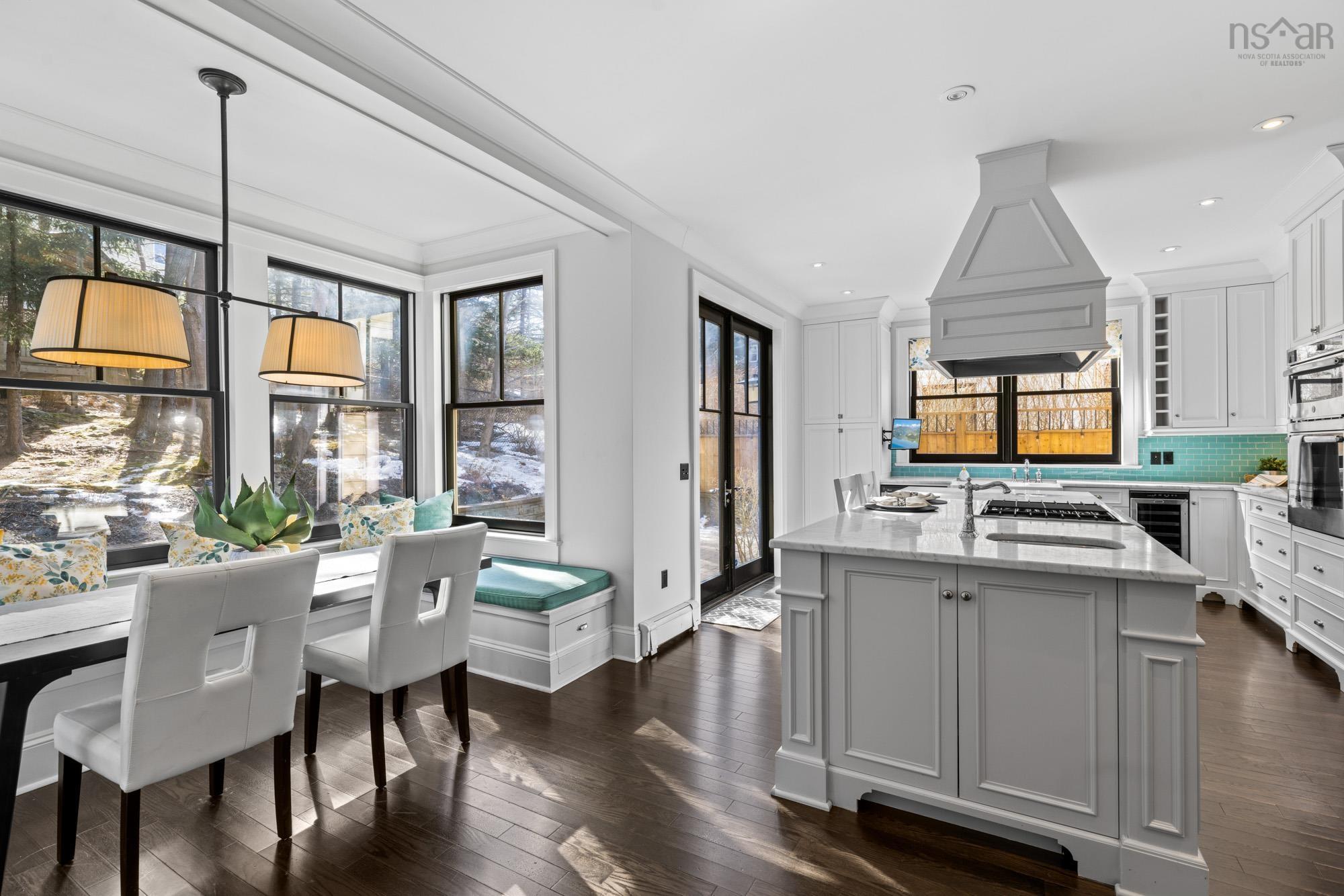 $1,895,000.00: 15 Pinehaven Drive, Halifax