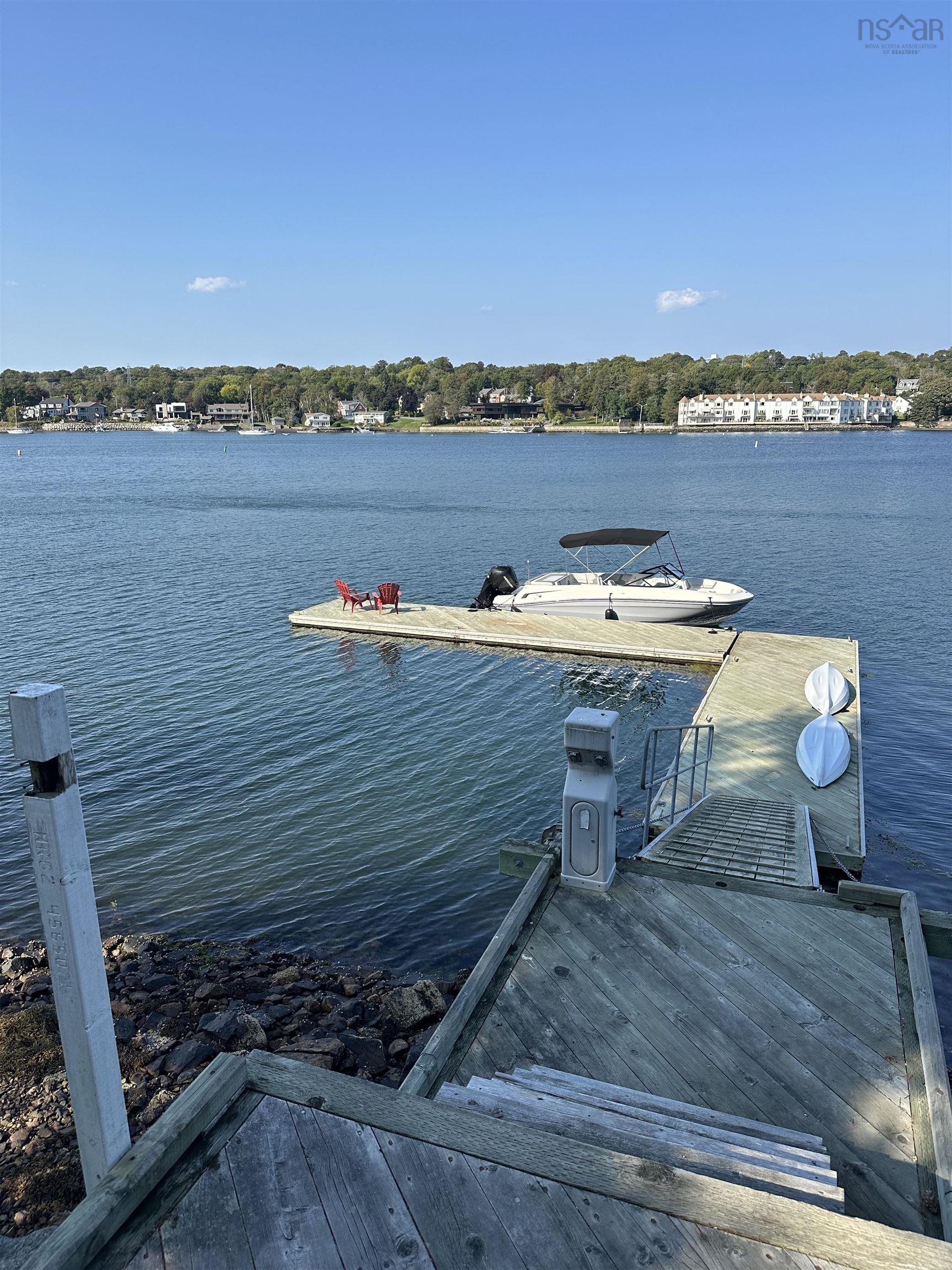 $1,895,000.00: 15 Pinehaven Drive, Halifax