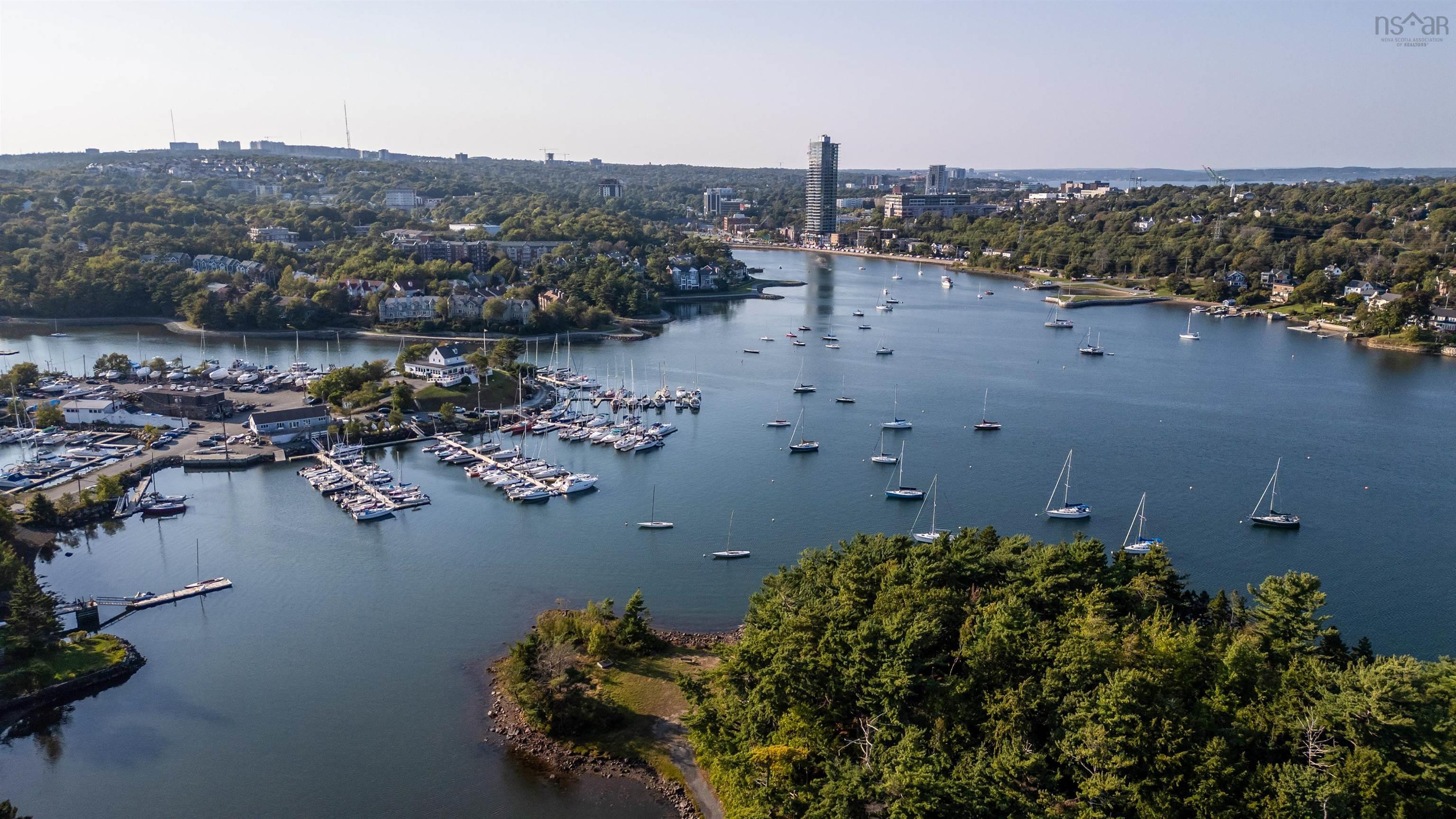 $1,895,000.00: 15 Pinehaven Drive, Halifax