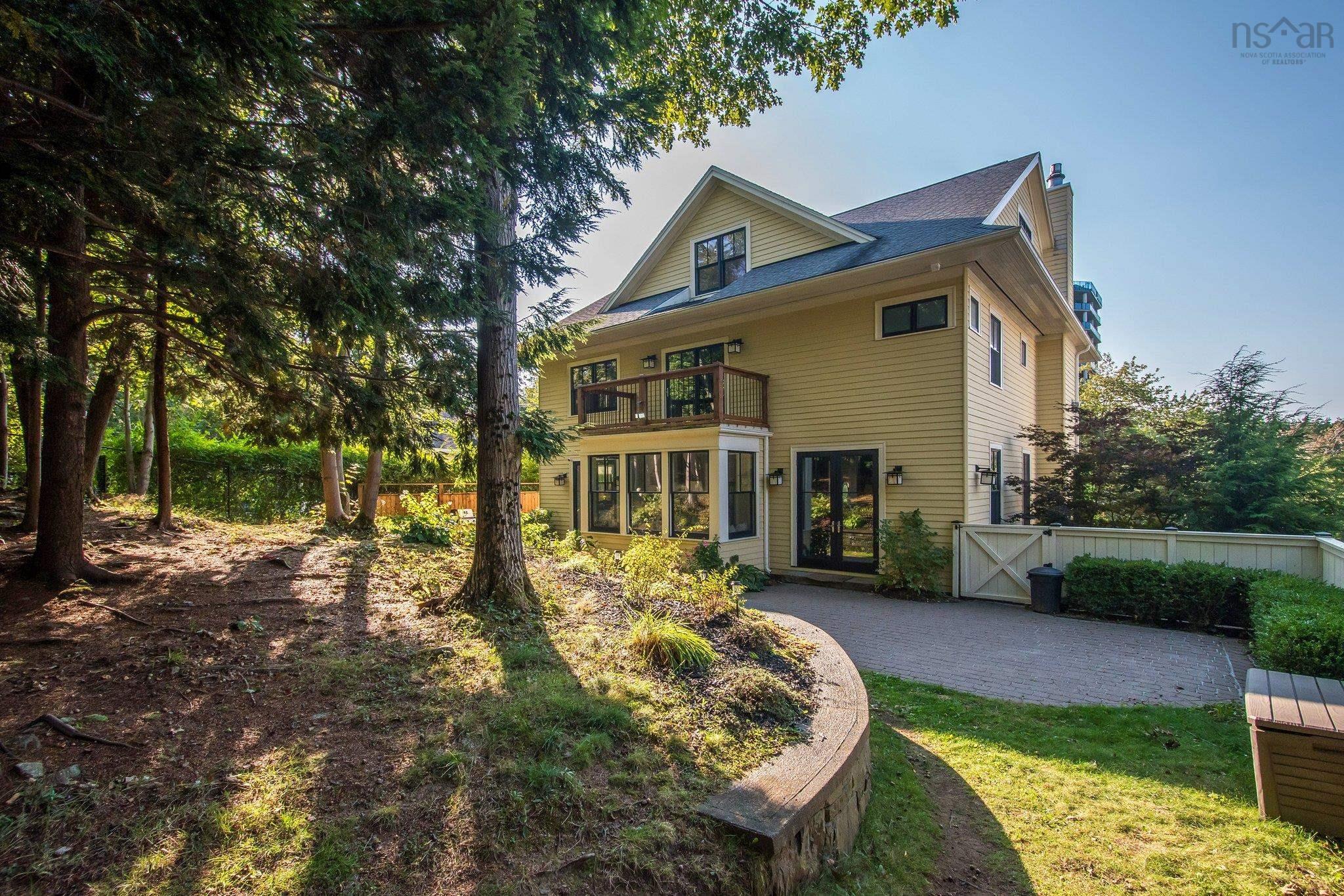 $1,895,000.00: 15 Pinehaven Drive, Halifax