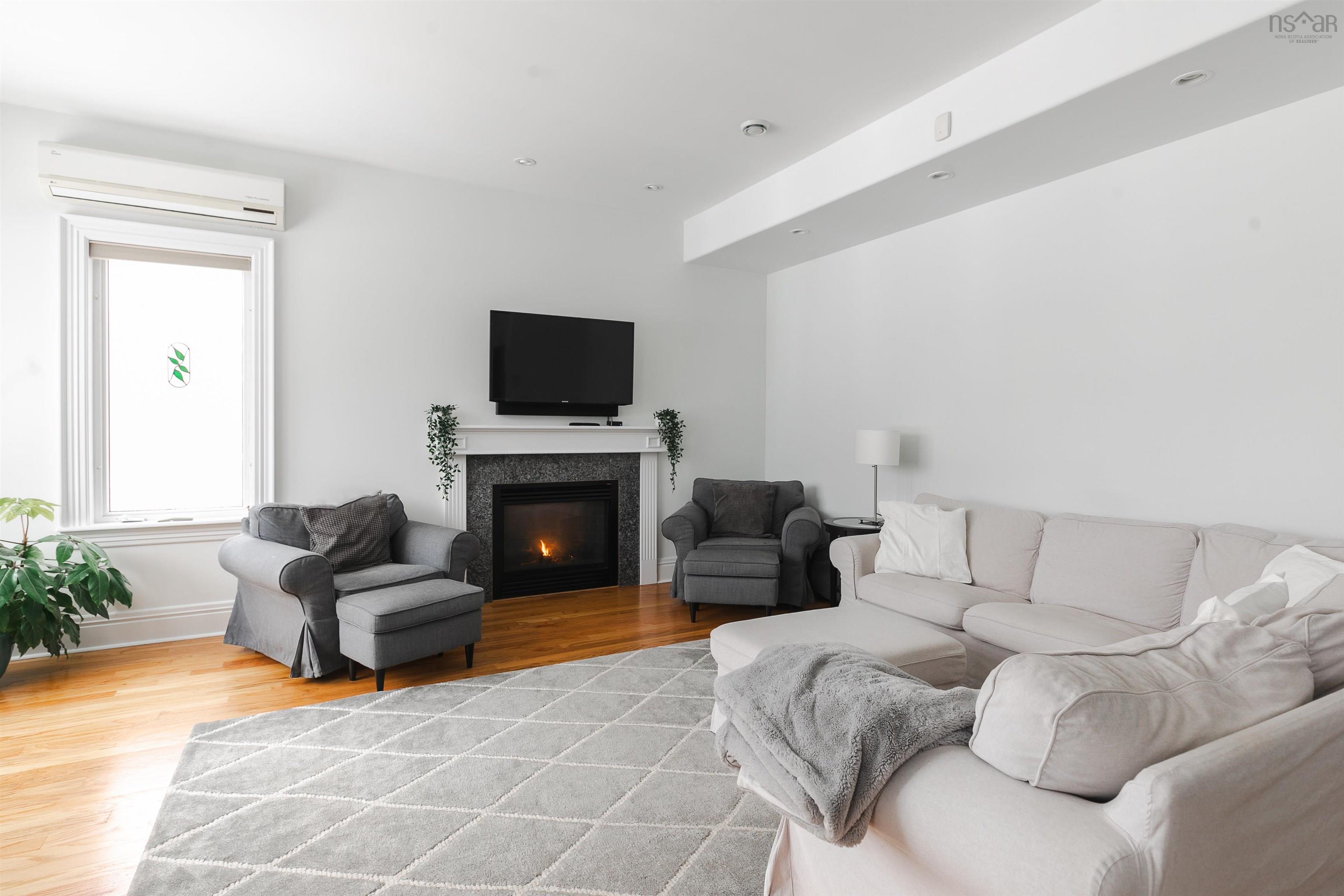 $1,999,000.00: 73 Lakeshore Park Terrace, Dartmouth