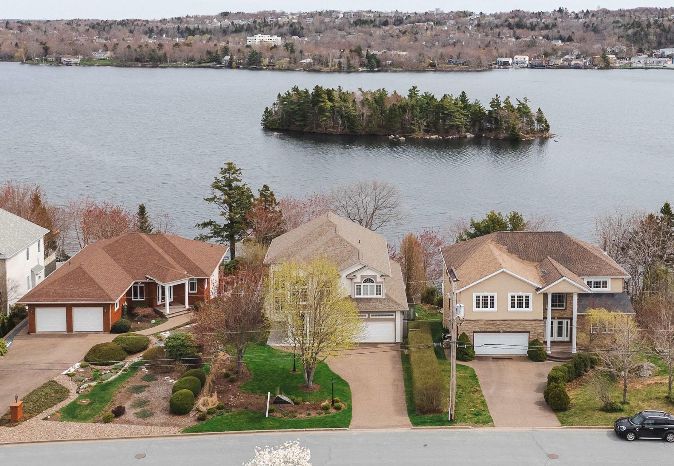 $1,999,000.00: 73 Lakeshore Park Terrace, Dartmouth