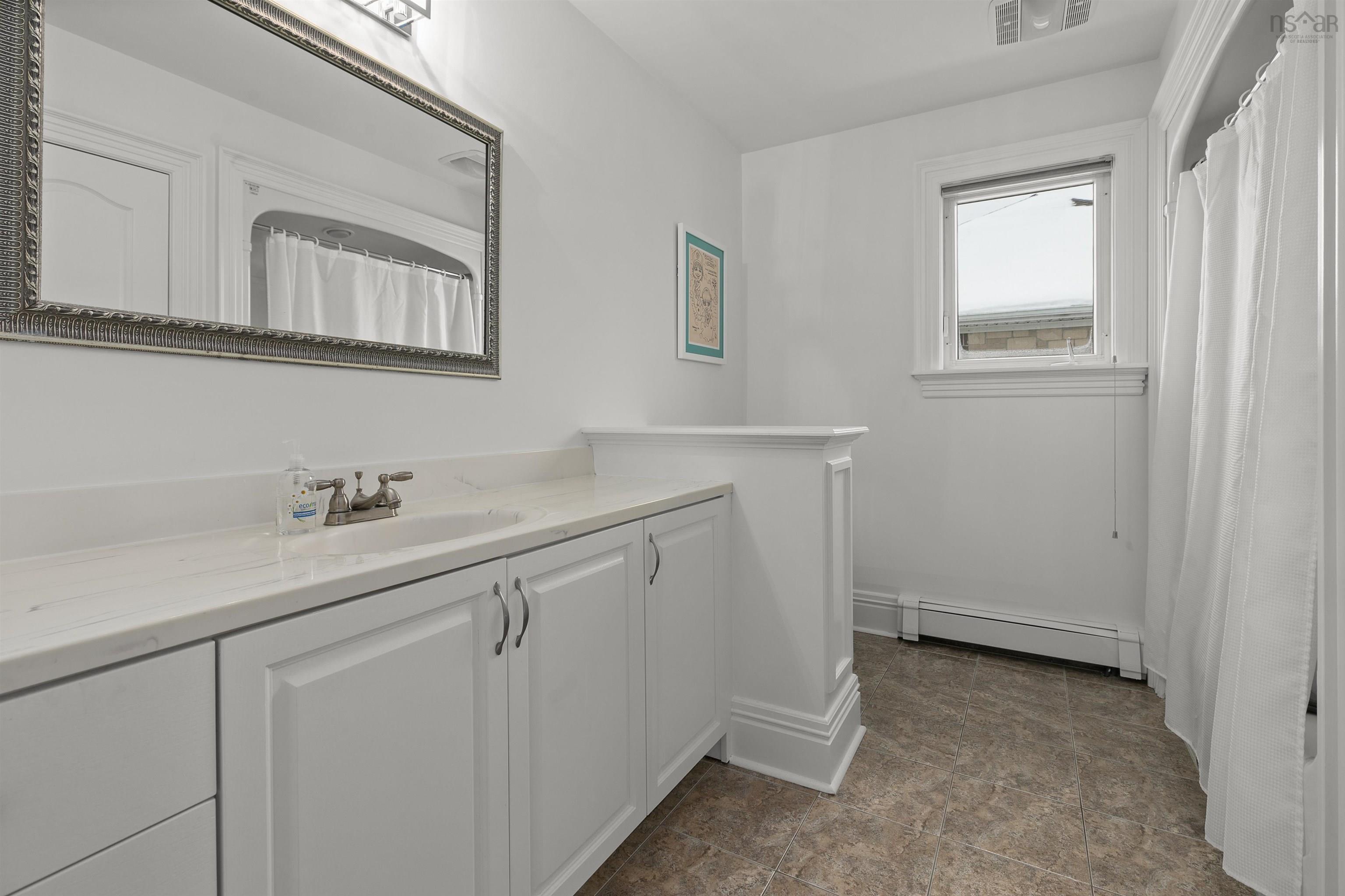 $1,999,000.00: 73 Lakeshore Park Terrace, Dartmouth
