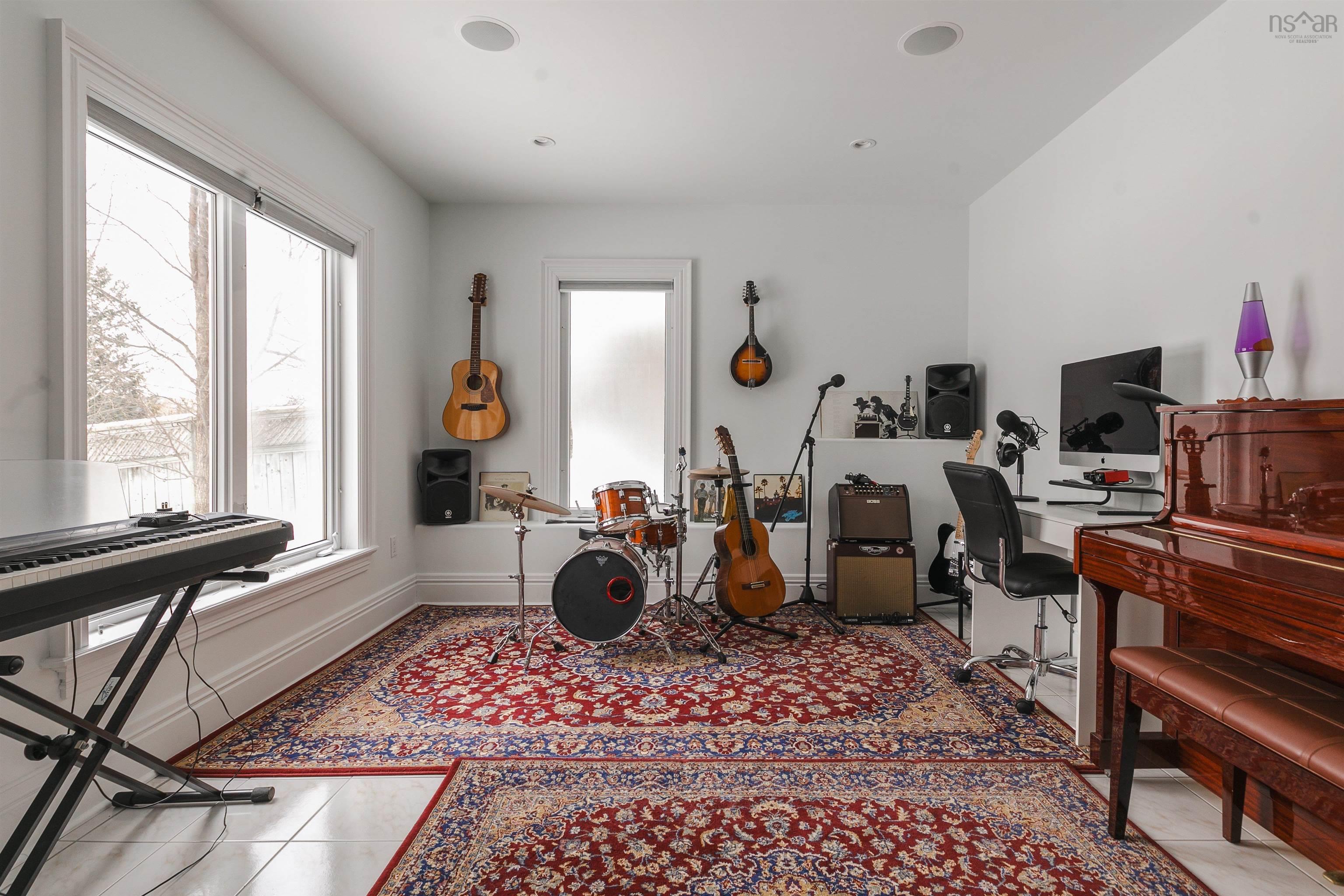 $1,999,000.00: 73 Lakeshore Park Terrace, Dartmouth