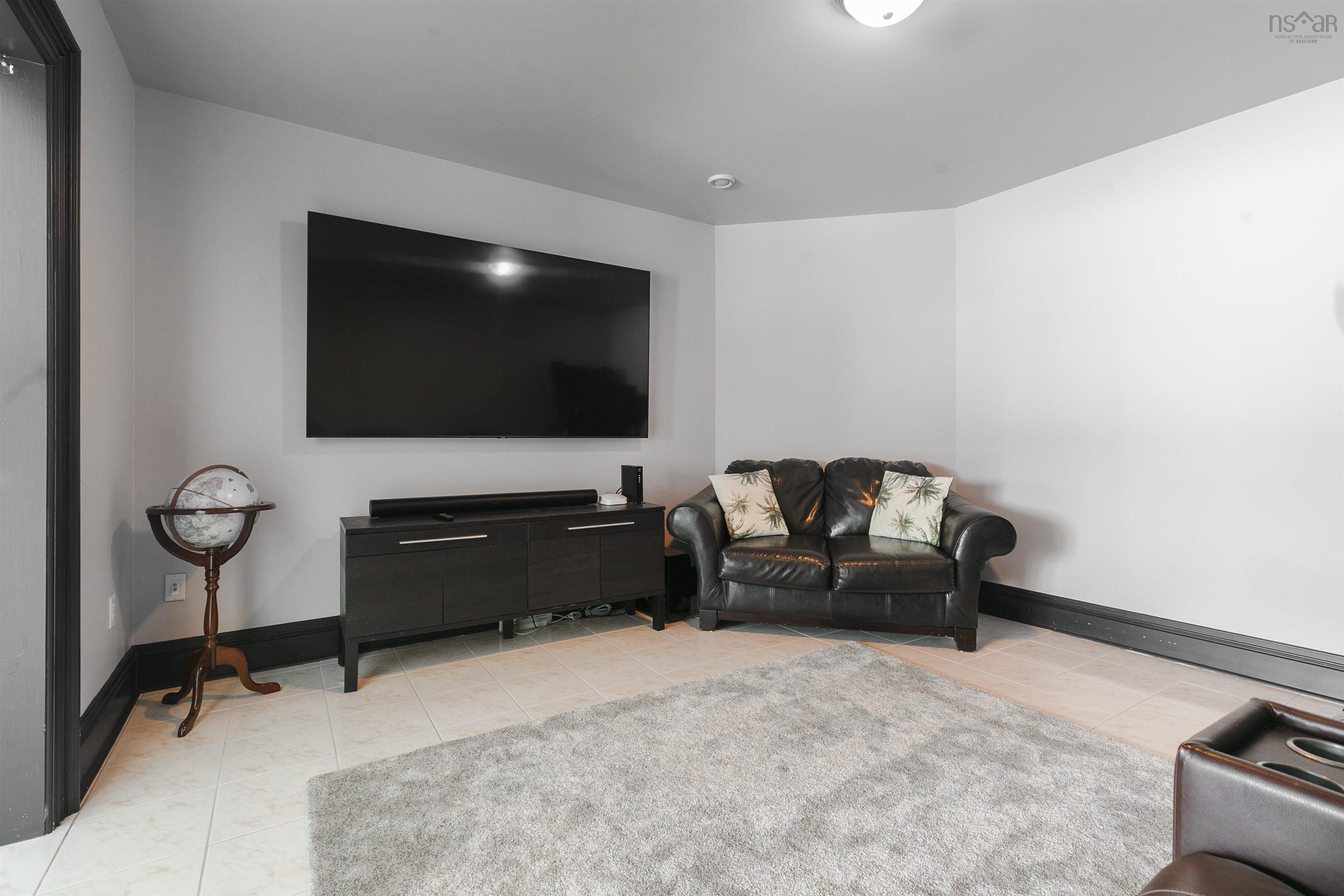 $1,999,000.00: 73 Lakeshore Park Terrace, Dartmouth