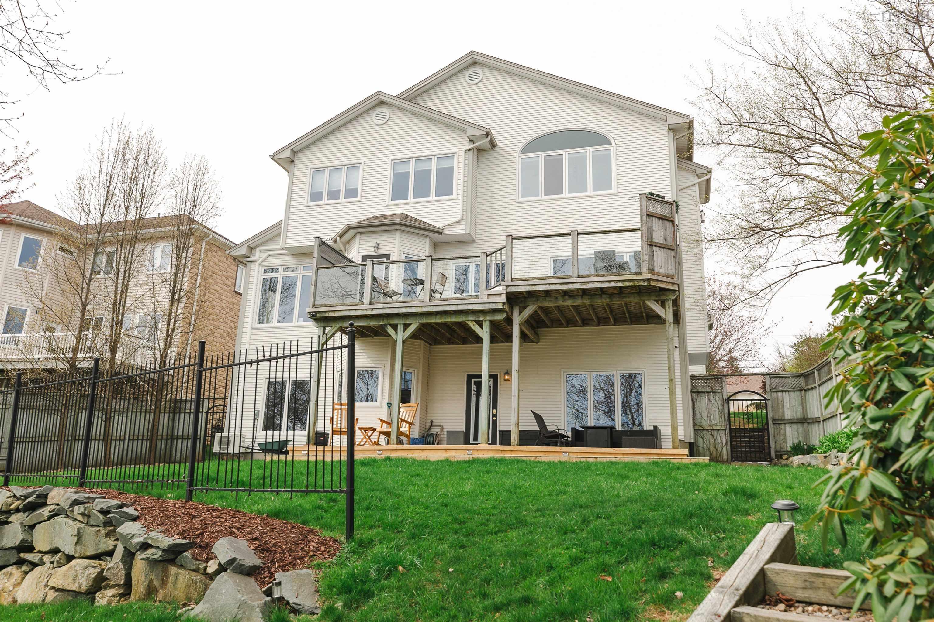 $1,999,000.00: 73 Lakeshore Park Terrace, Dartmouth