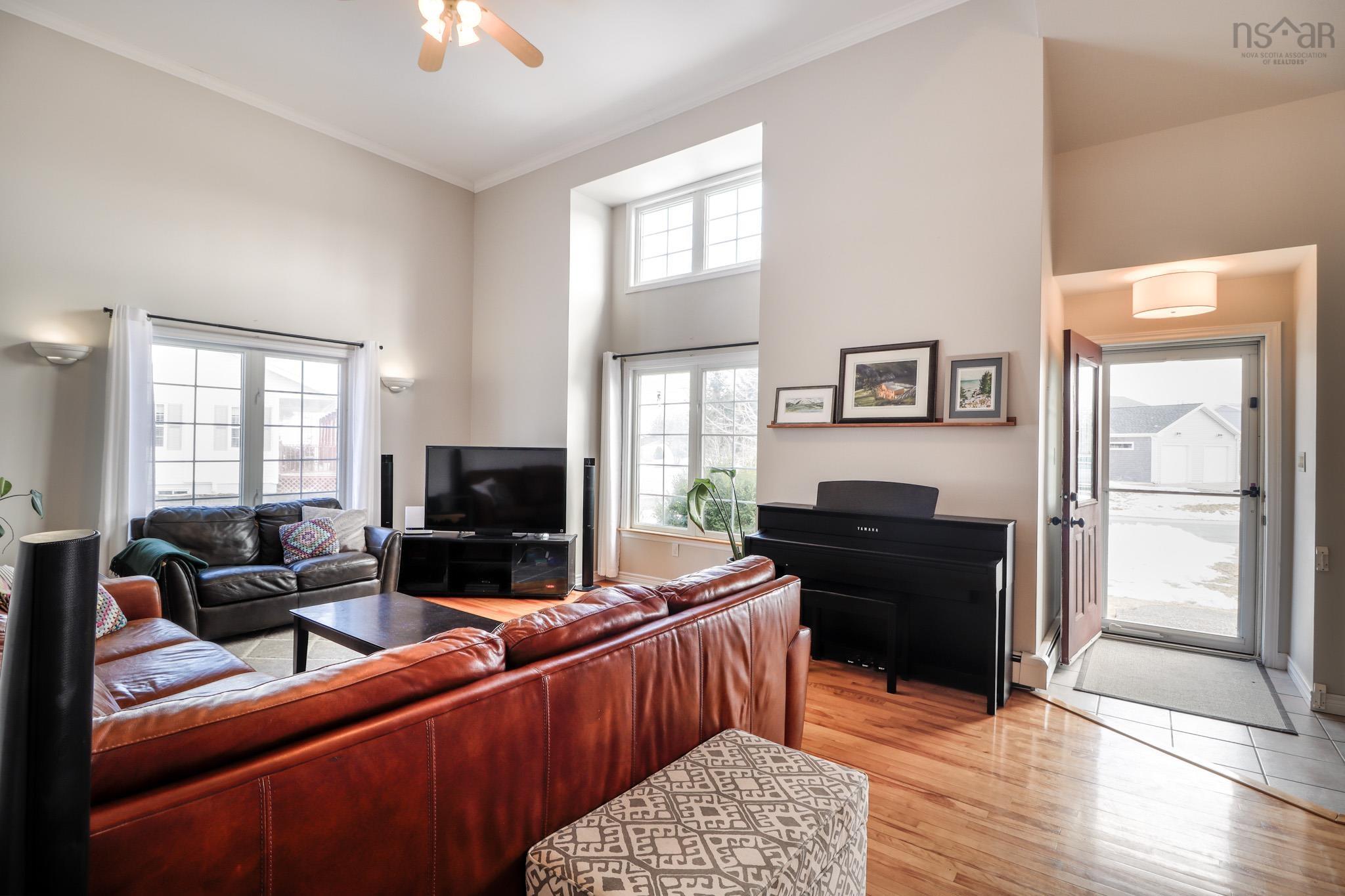$449,000.00: 19 Petersfield Court, Westmount