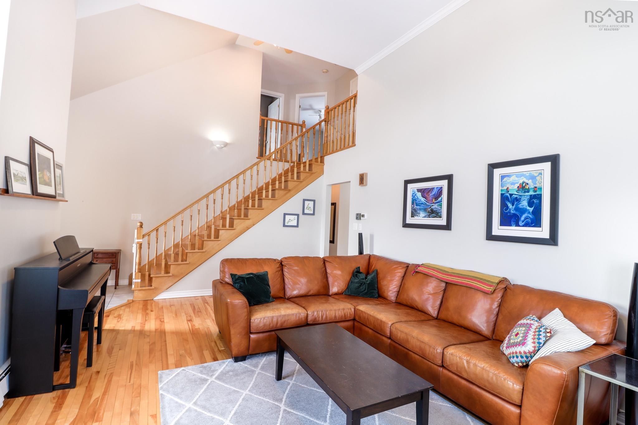 $449,000.00: 19 Petersfield Court, Westmount