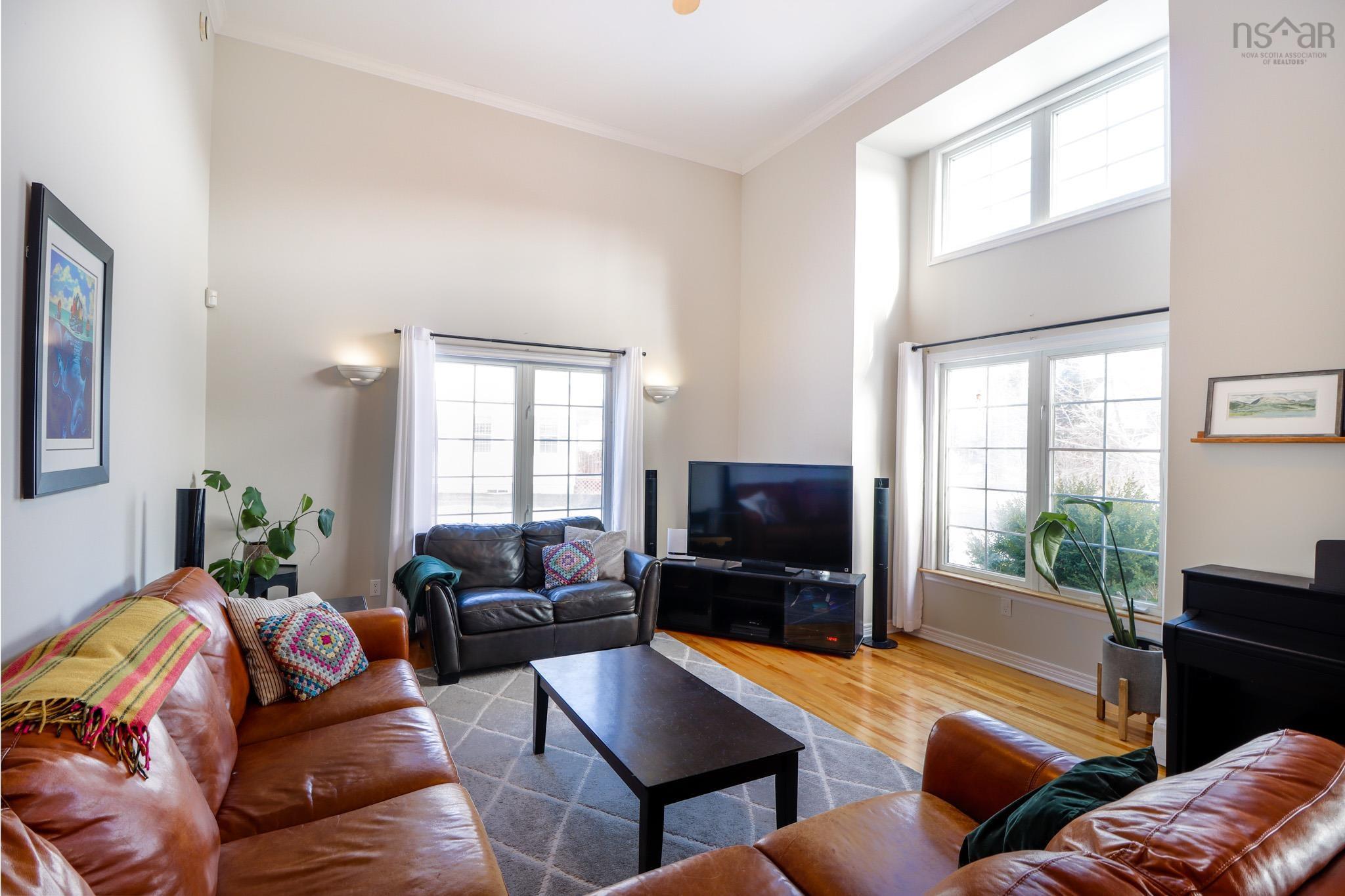 $449,000.00: 19 Petersfield Court, Westmount