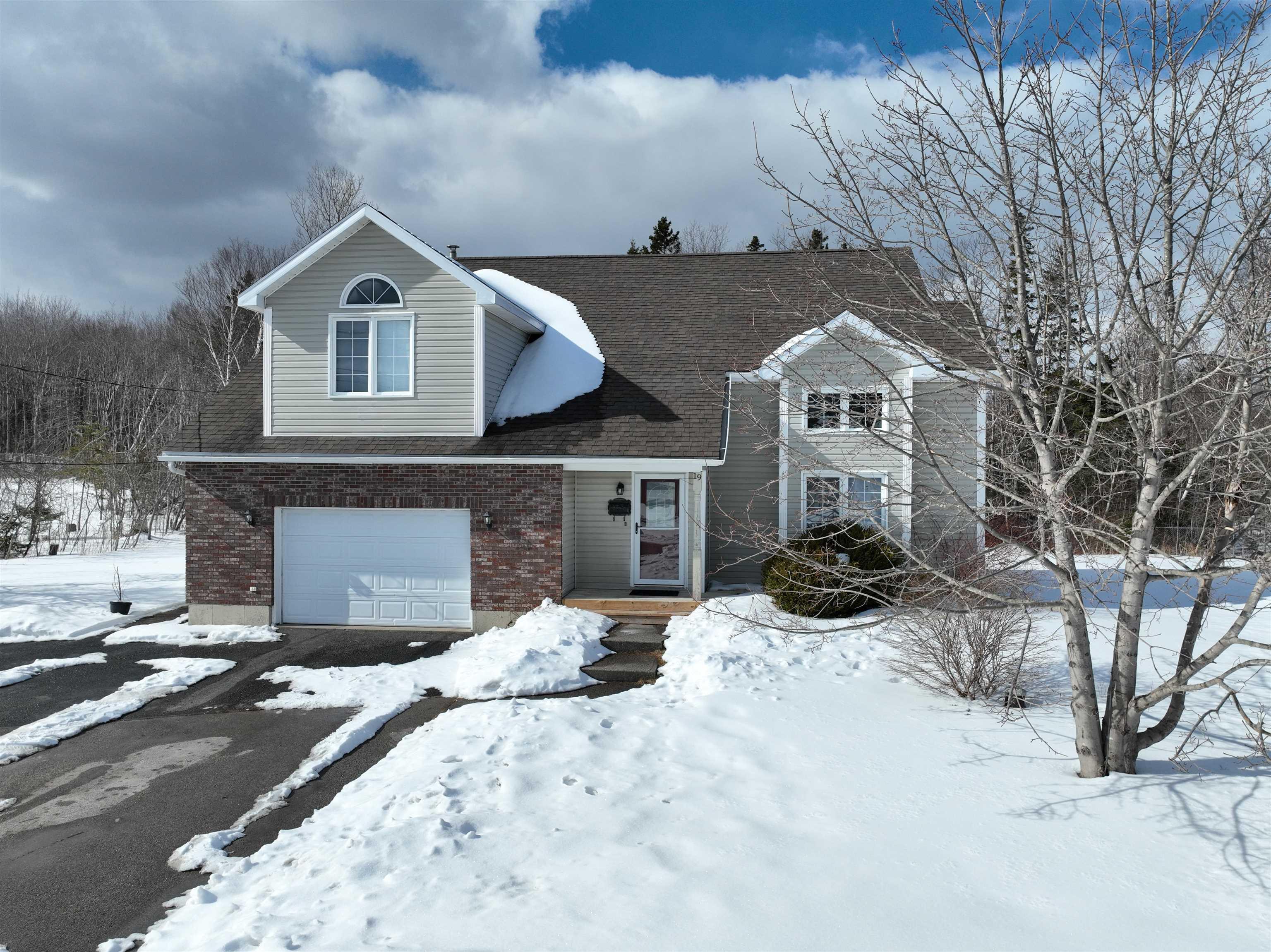 $449,000.00: 19 Petersfield Court, Westmount