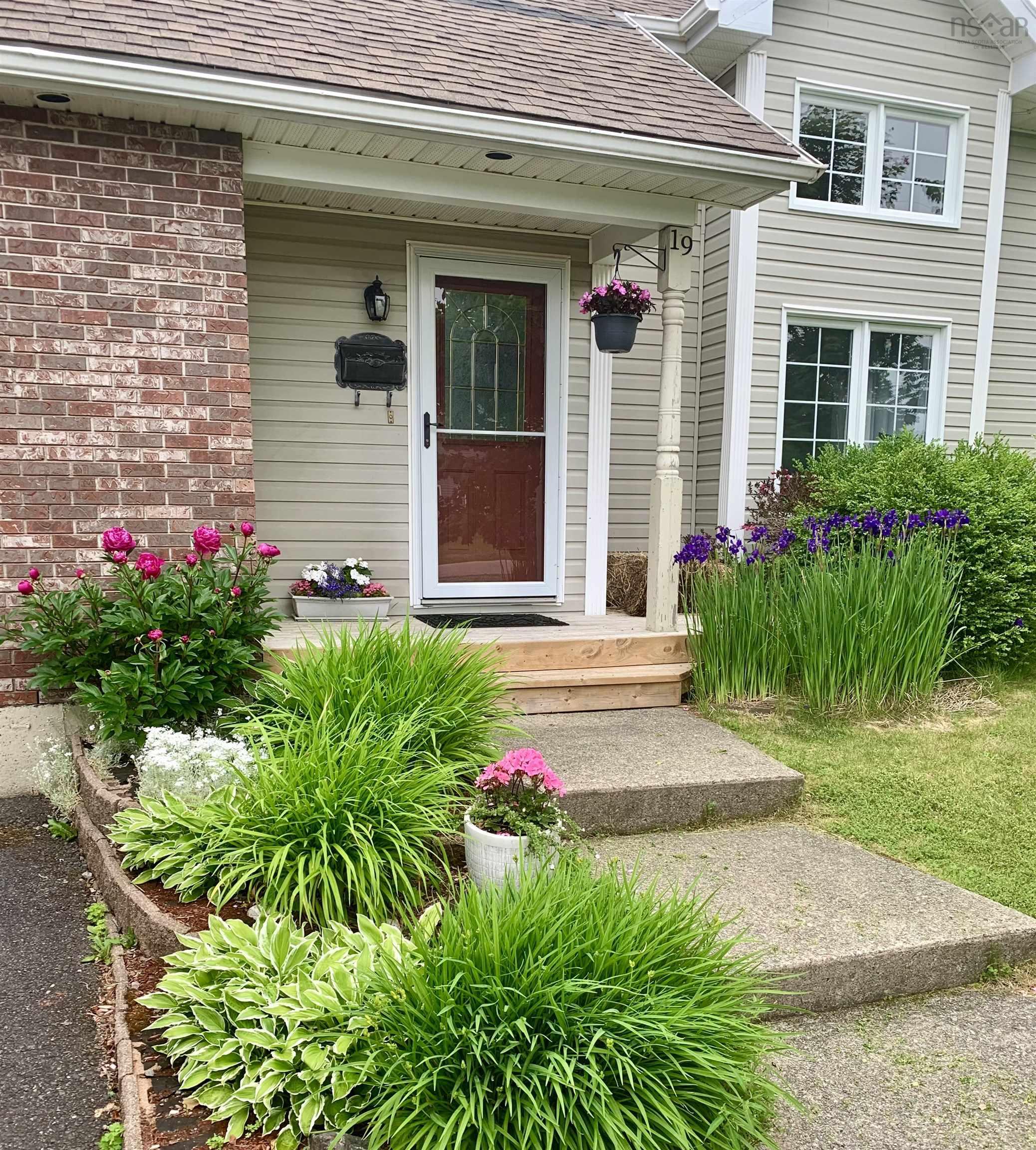 $449,000.00: 19 Petersfield Court, Westmount
