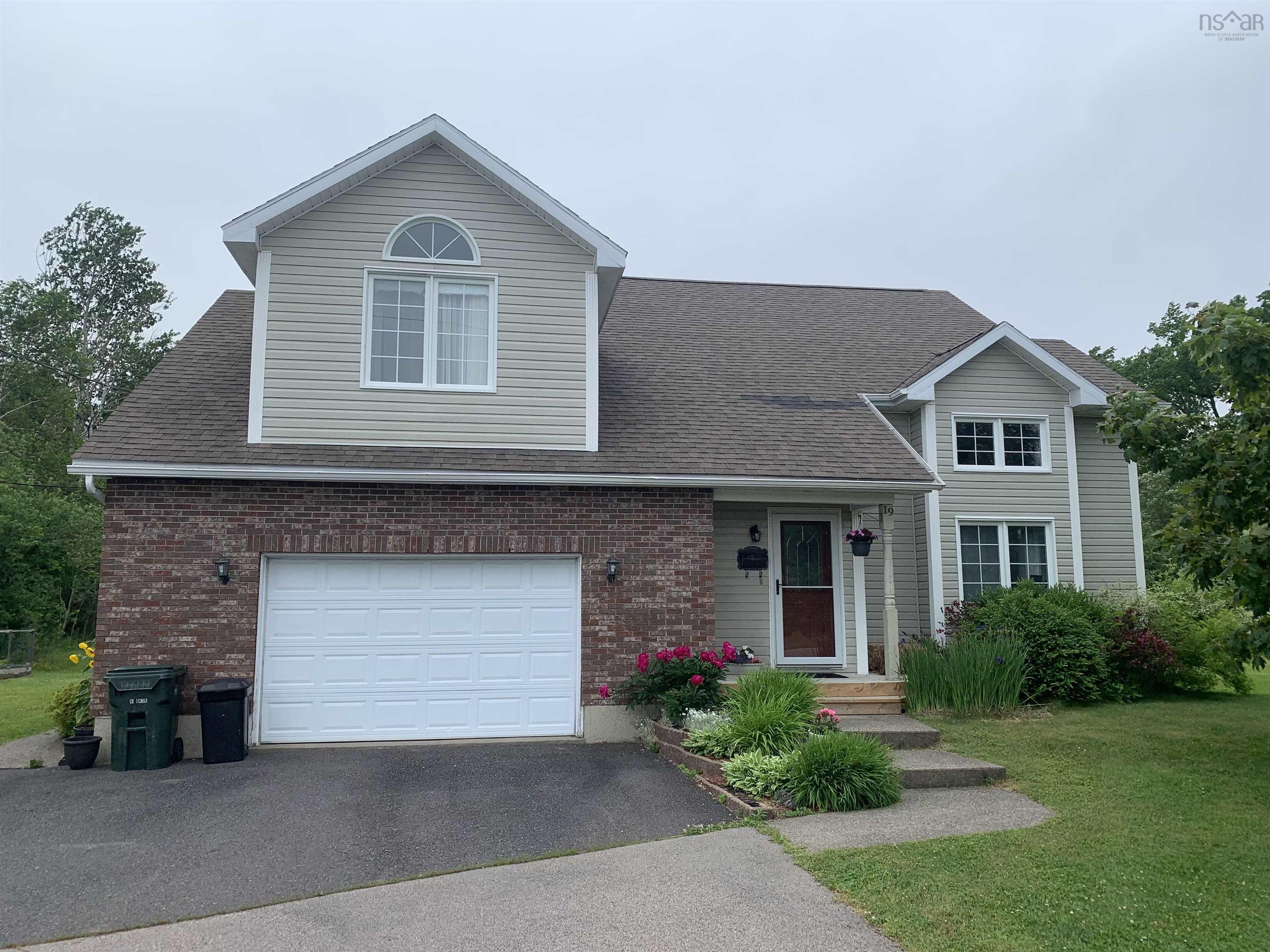 $449,000.00: 19 Petersfield Court, Westmount