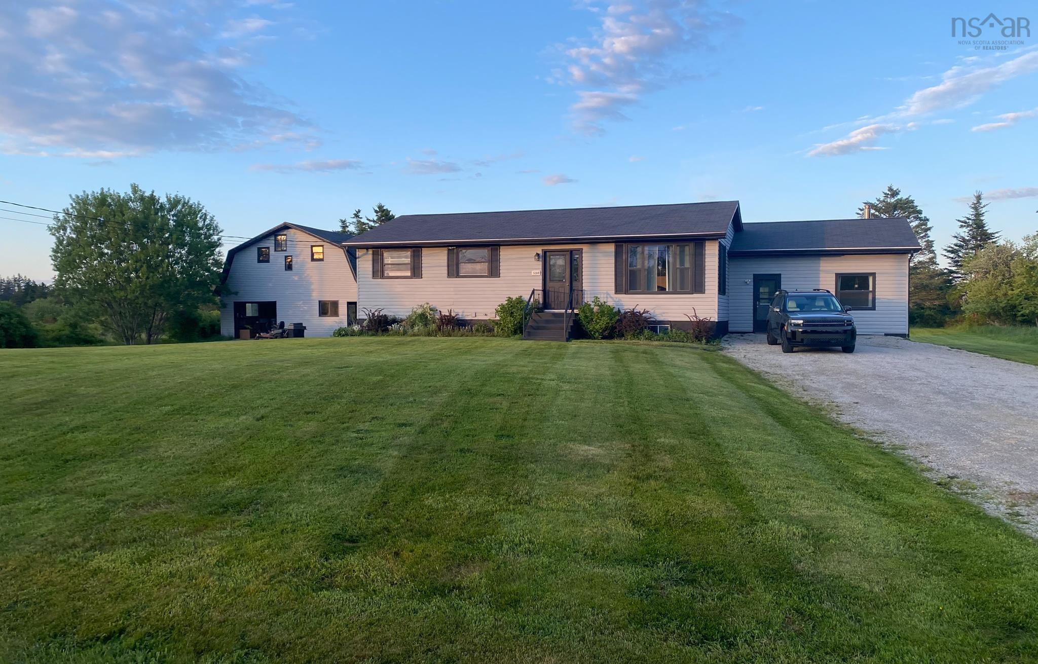 $399,000.00: 1290 1 Highway, Wellington
