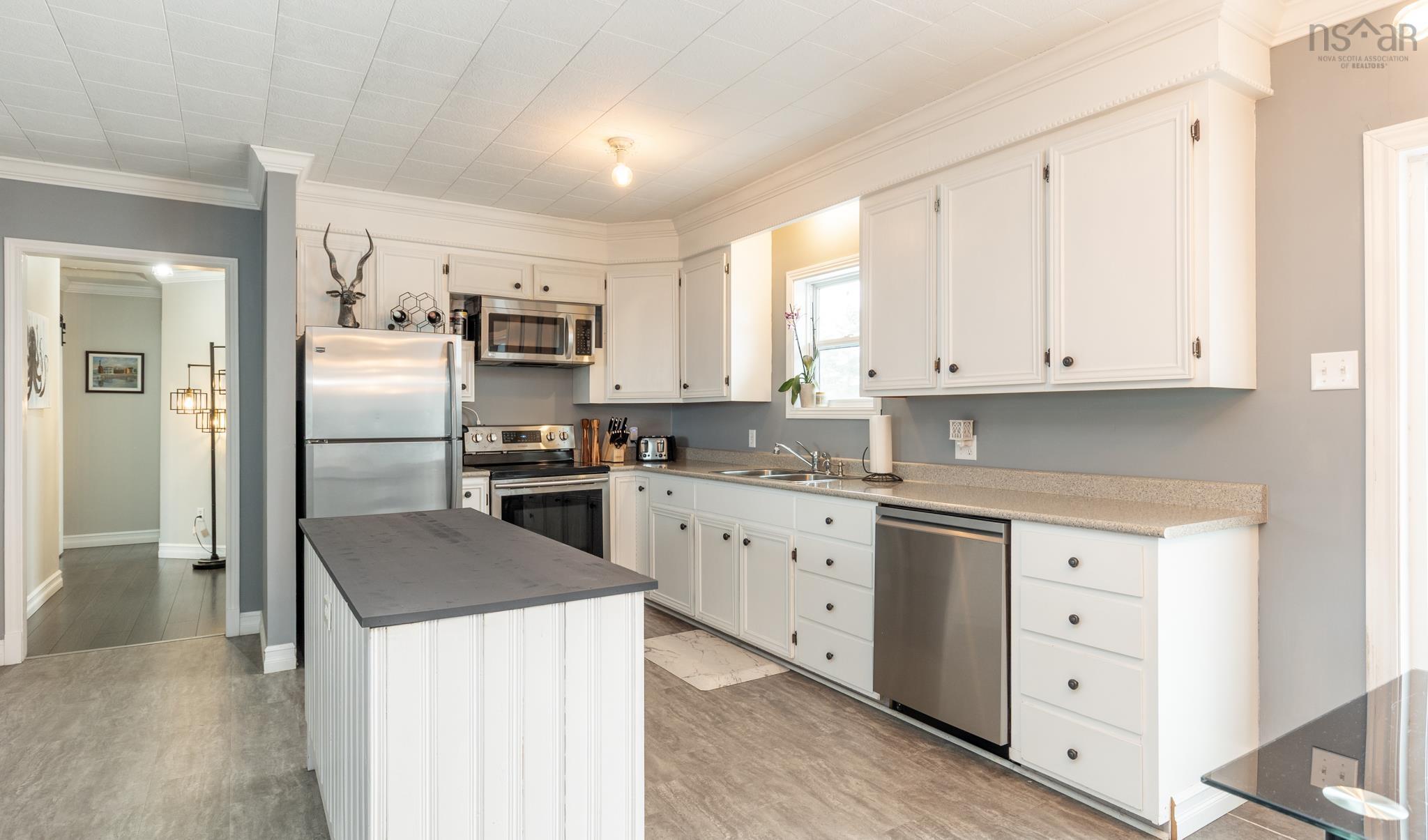 $399,000.00: 1290 1 Highway, Wellington