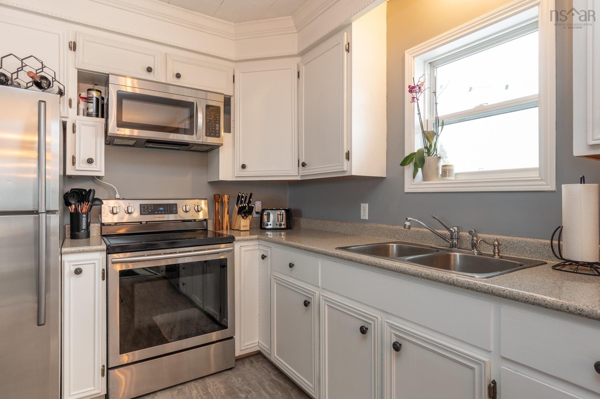 $399,000.00: 1290 1 Highway, Wellington