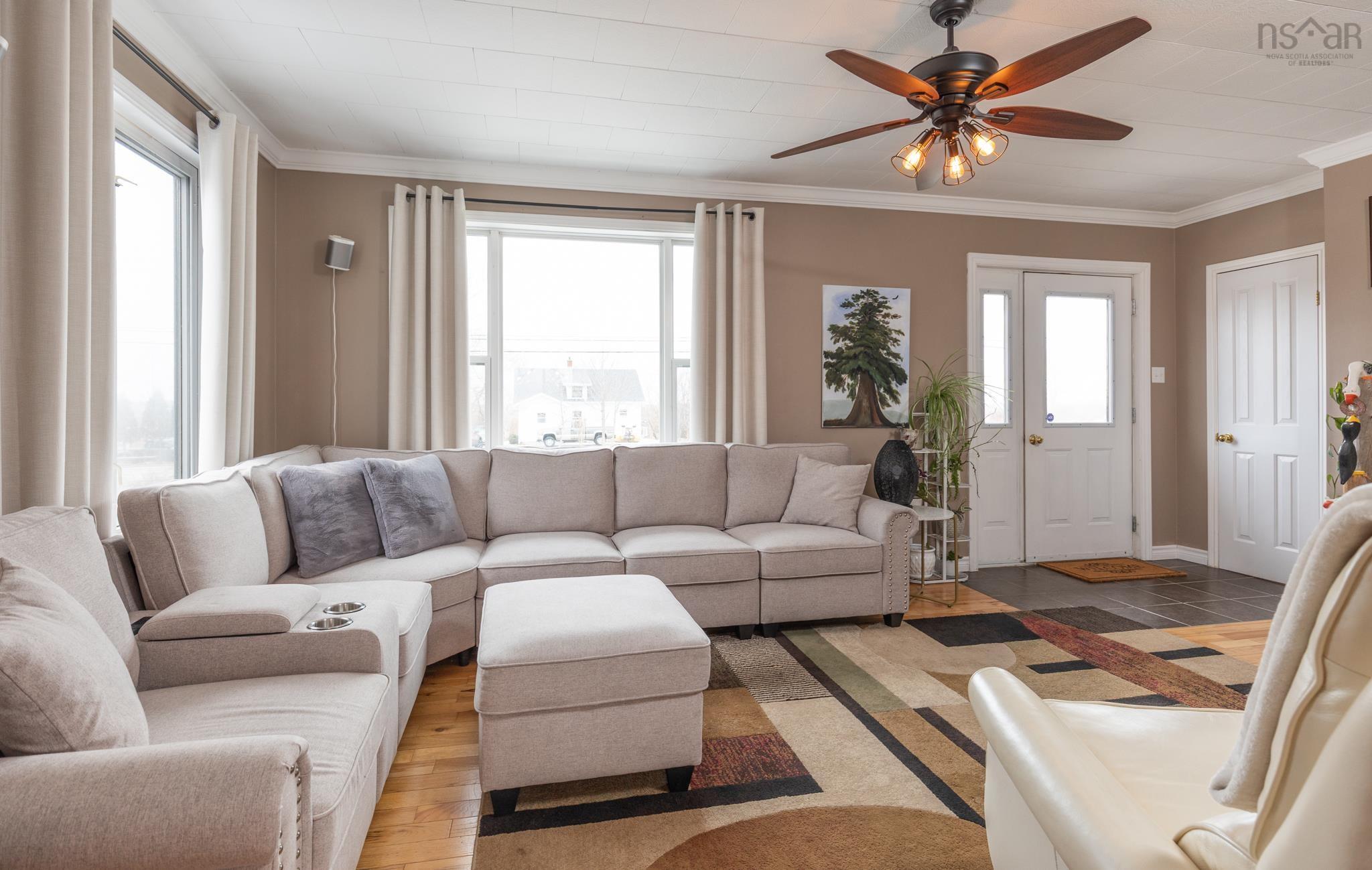 $399,000.00: 1290 1 Highway, Wellington
