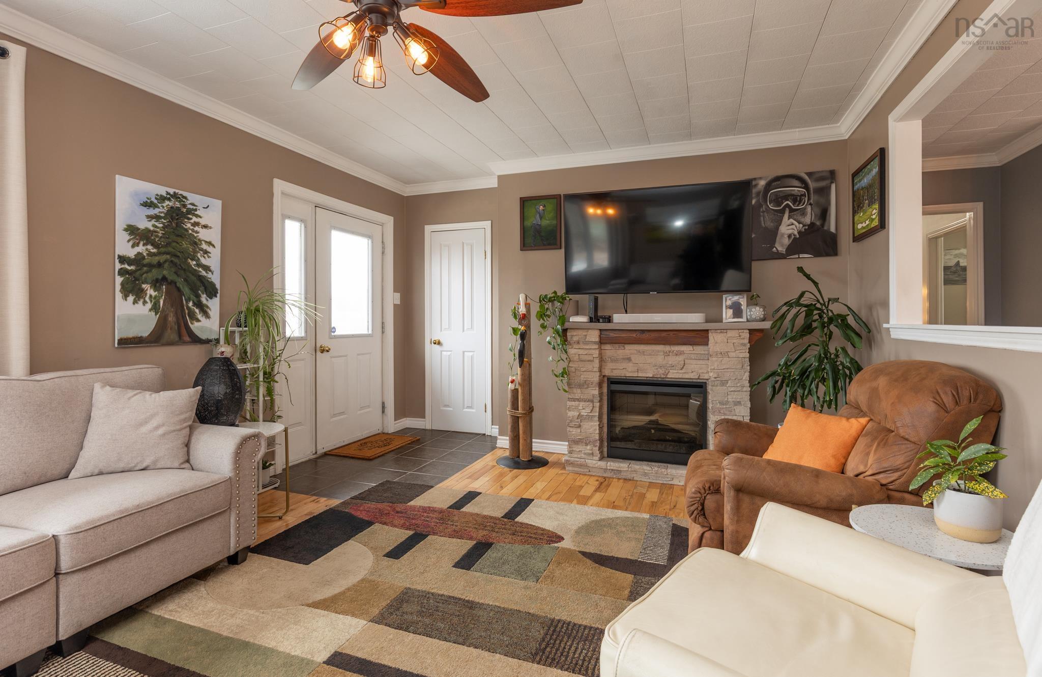 $399,000.00: 1290 1 Highway, Wellington