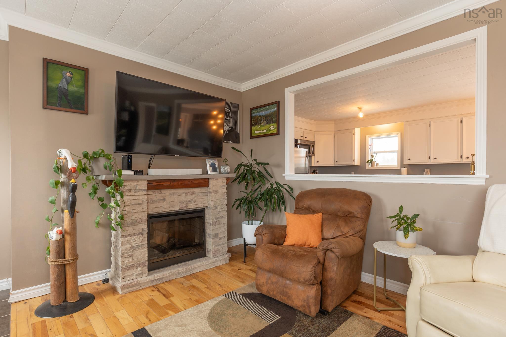 $399,000.00: 1290 1 Highway, Wellington
