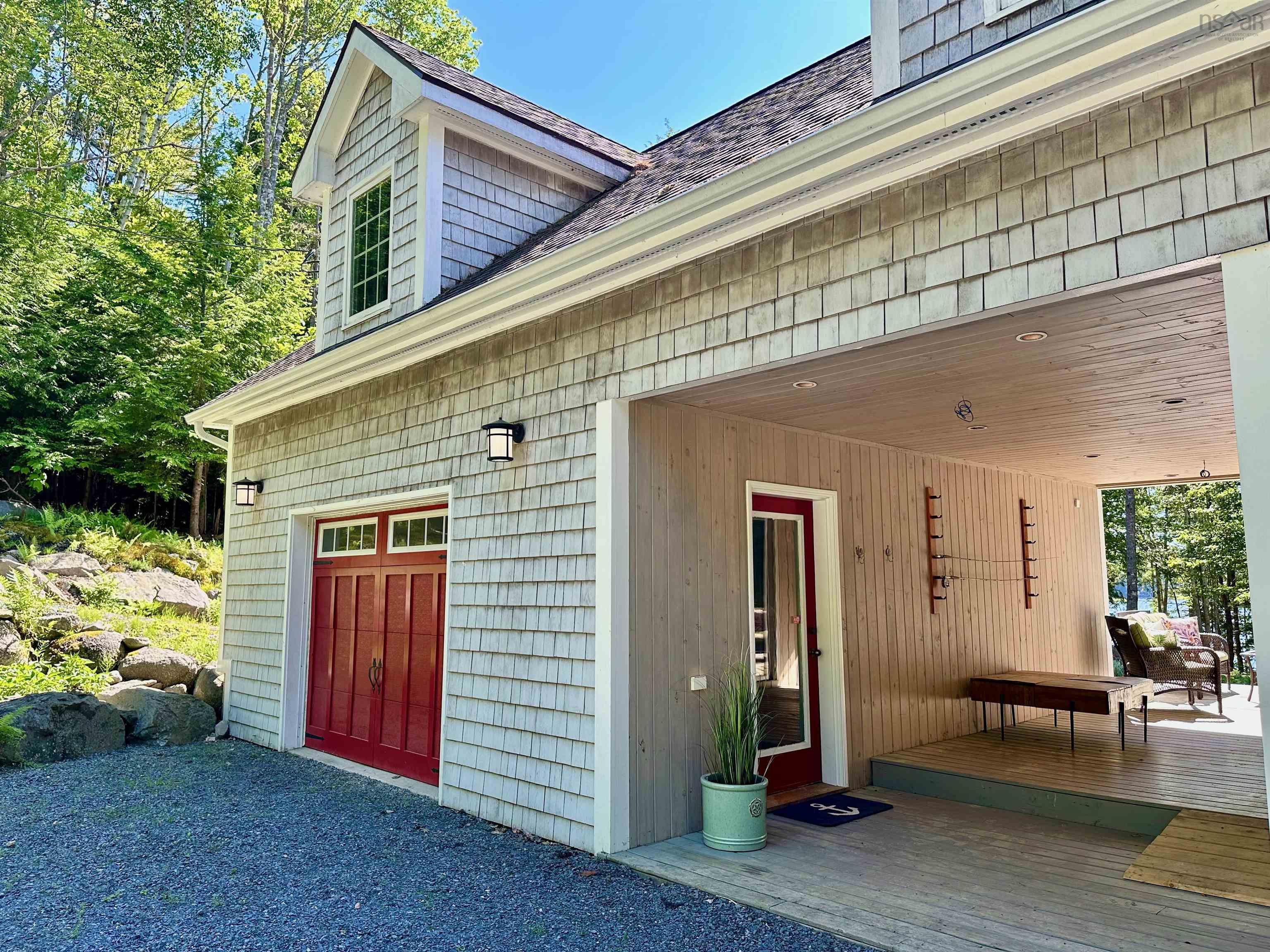 $969,900.00: 286 High Point Terrace, Molega North