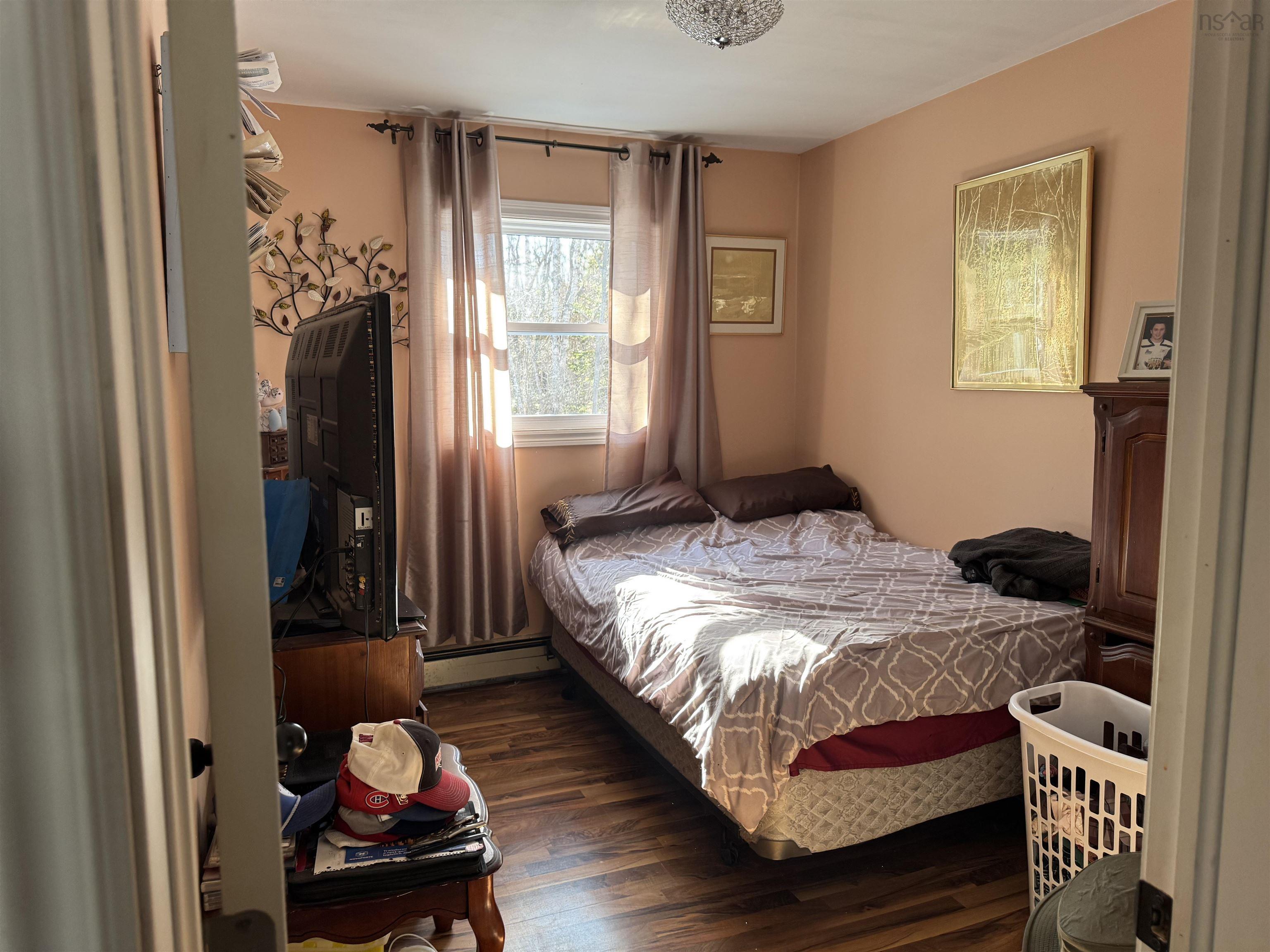 $240,000.00: 15 Earls Lane, Tower Road