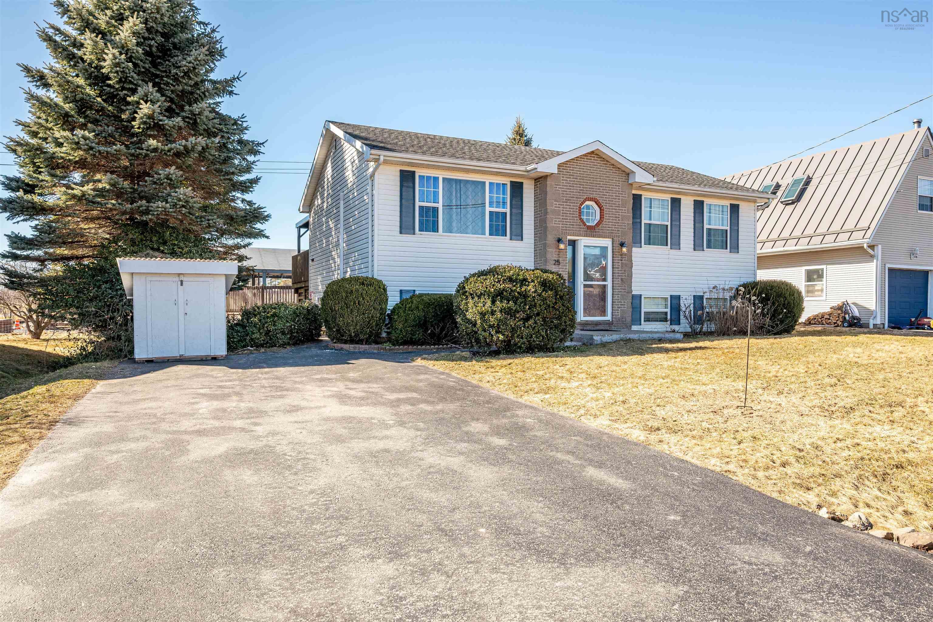 $399,900.00: 25 Kingsview Drive, Windsor