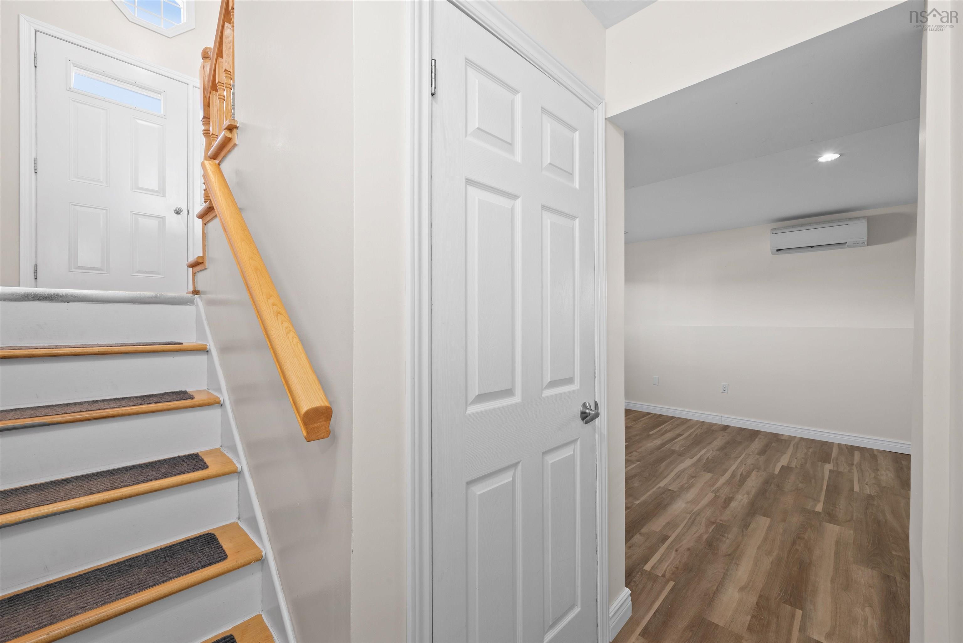 $399,900.00: 25 Kingsview Drive, Windsor