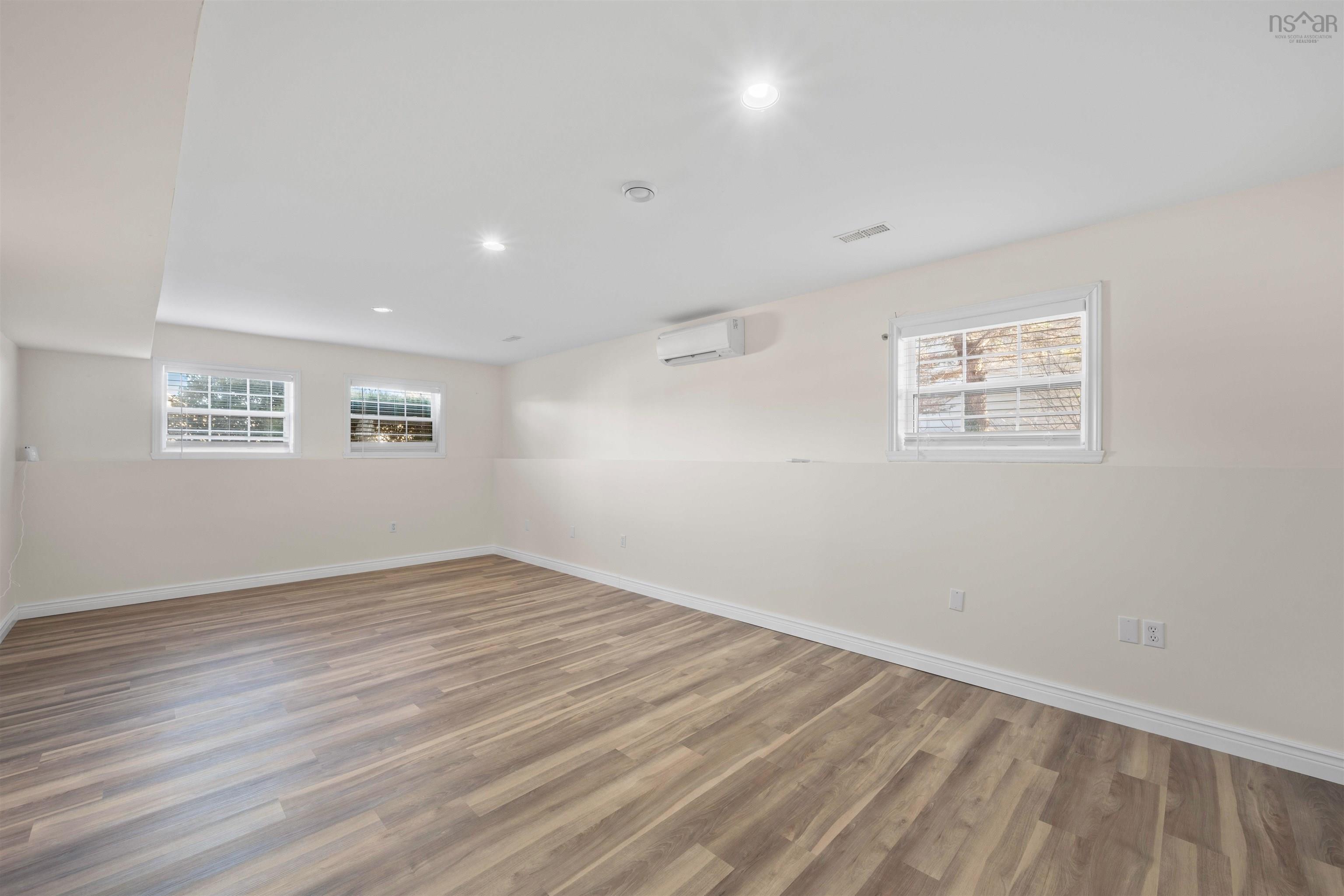 $399,900.00: 25 Kingsview Drive, Windsor
