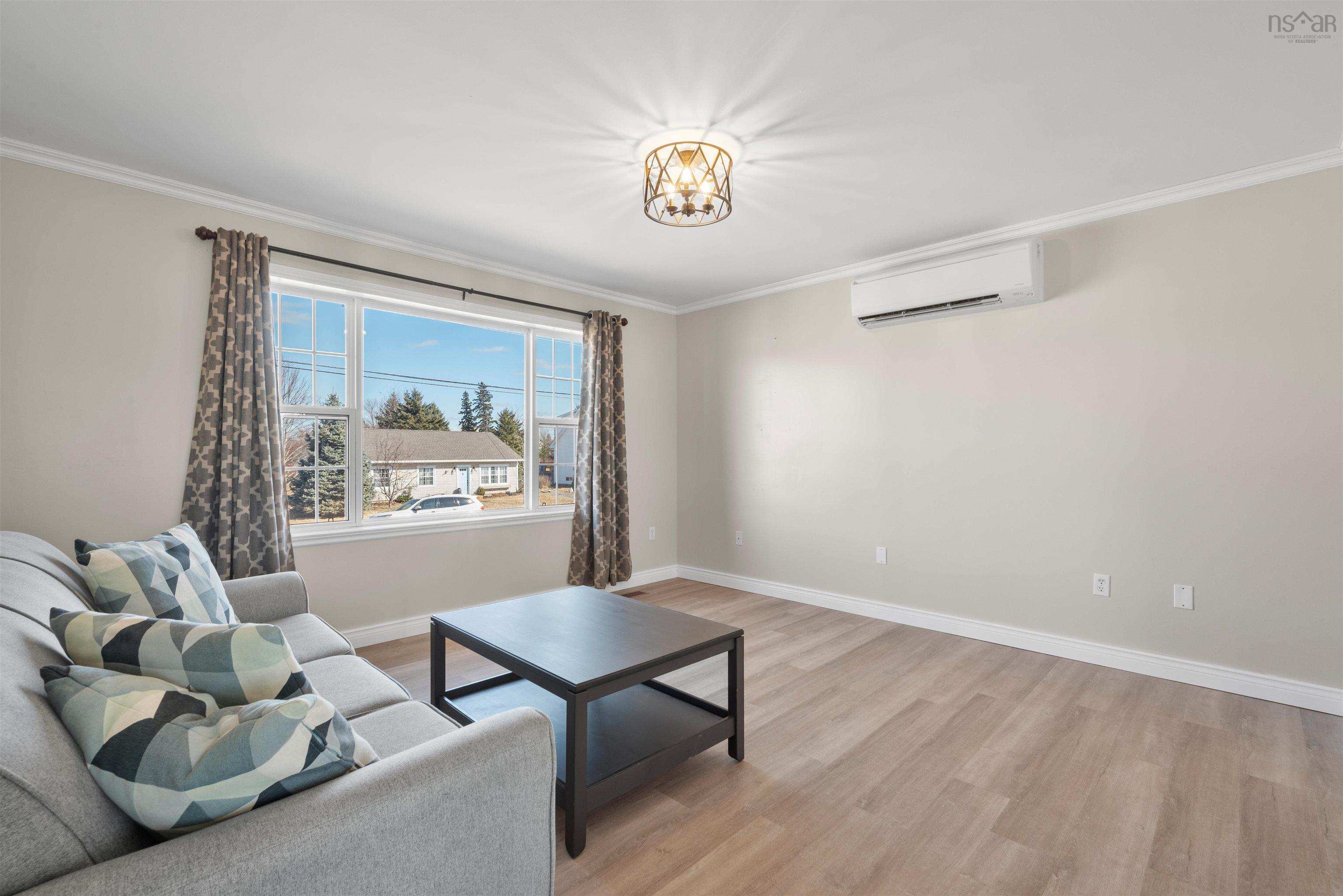 $399,900.00: 25 Kingsview Drive, Windsor