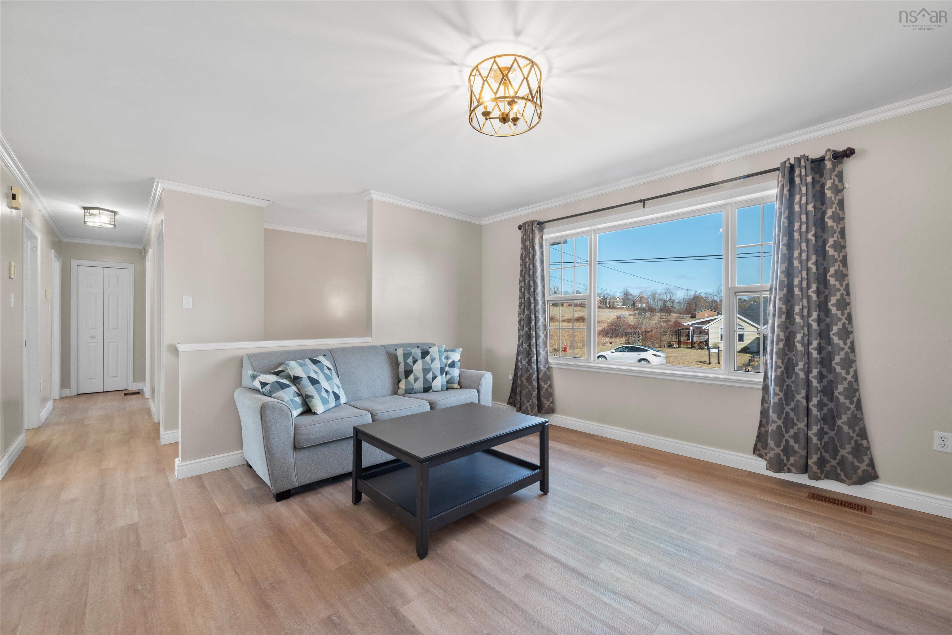 $399,900.00: 25 Kingsview Drive, Windsor