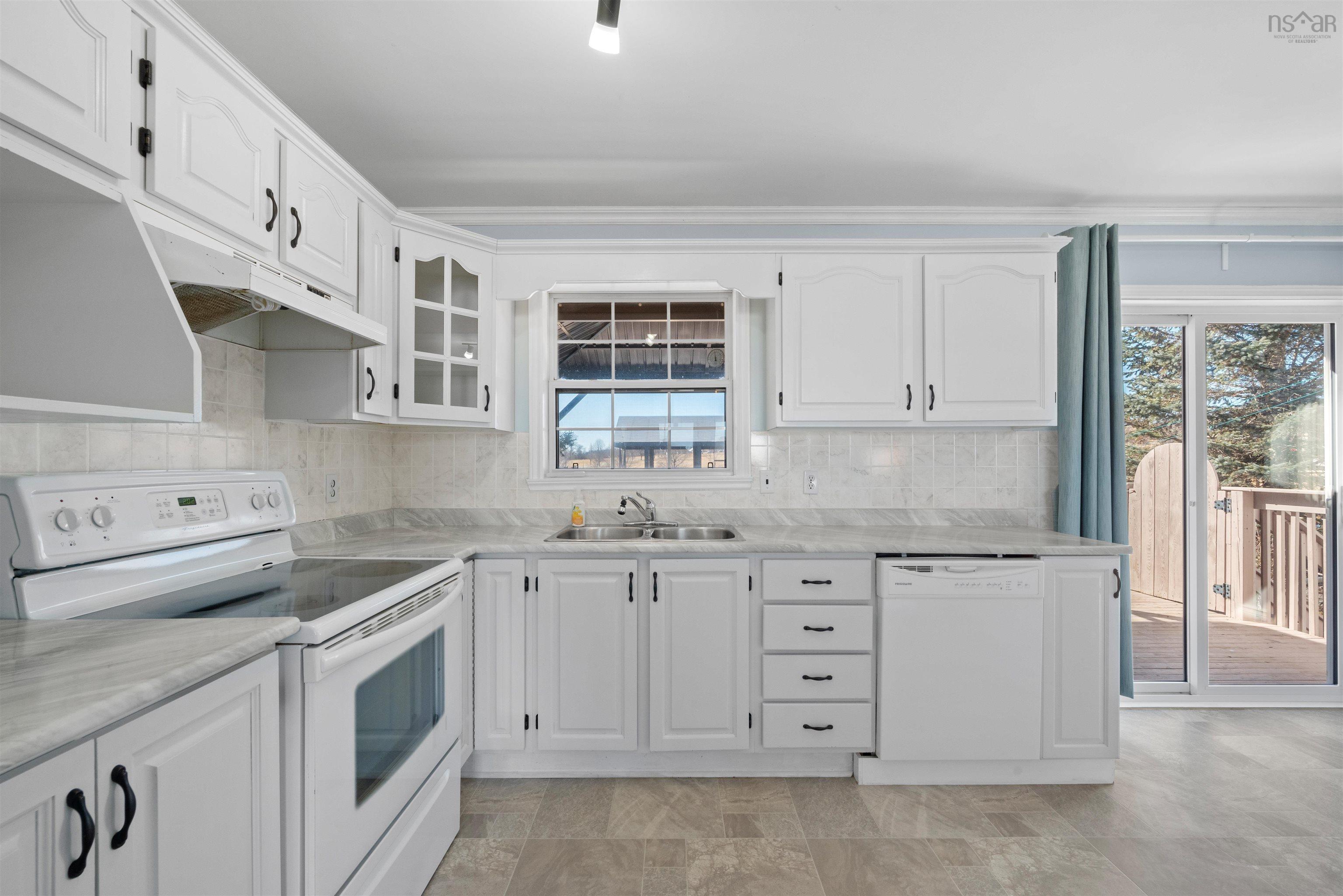 $399,900.00: 25 Kingsview Drive, Windsor