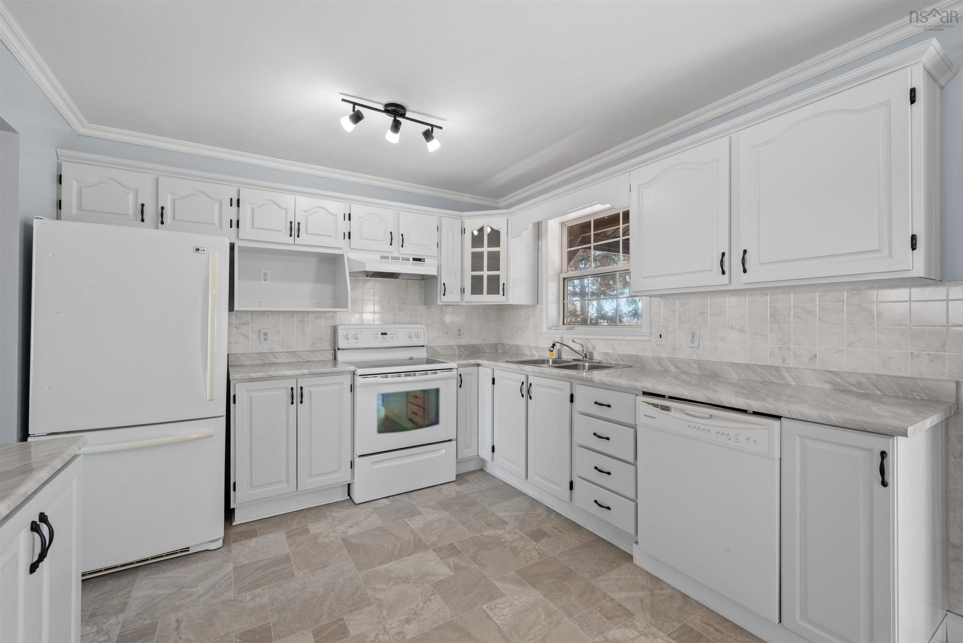 $399,900.00: 25 Kingsview Drive, Windsor