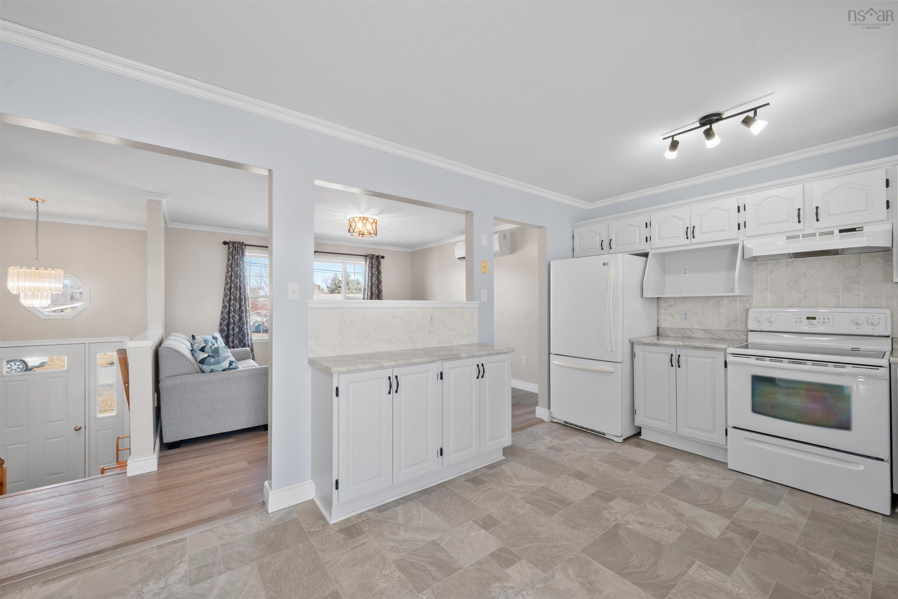 $399,900.00: 25 Kingsview Drive, Windsor