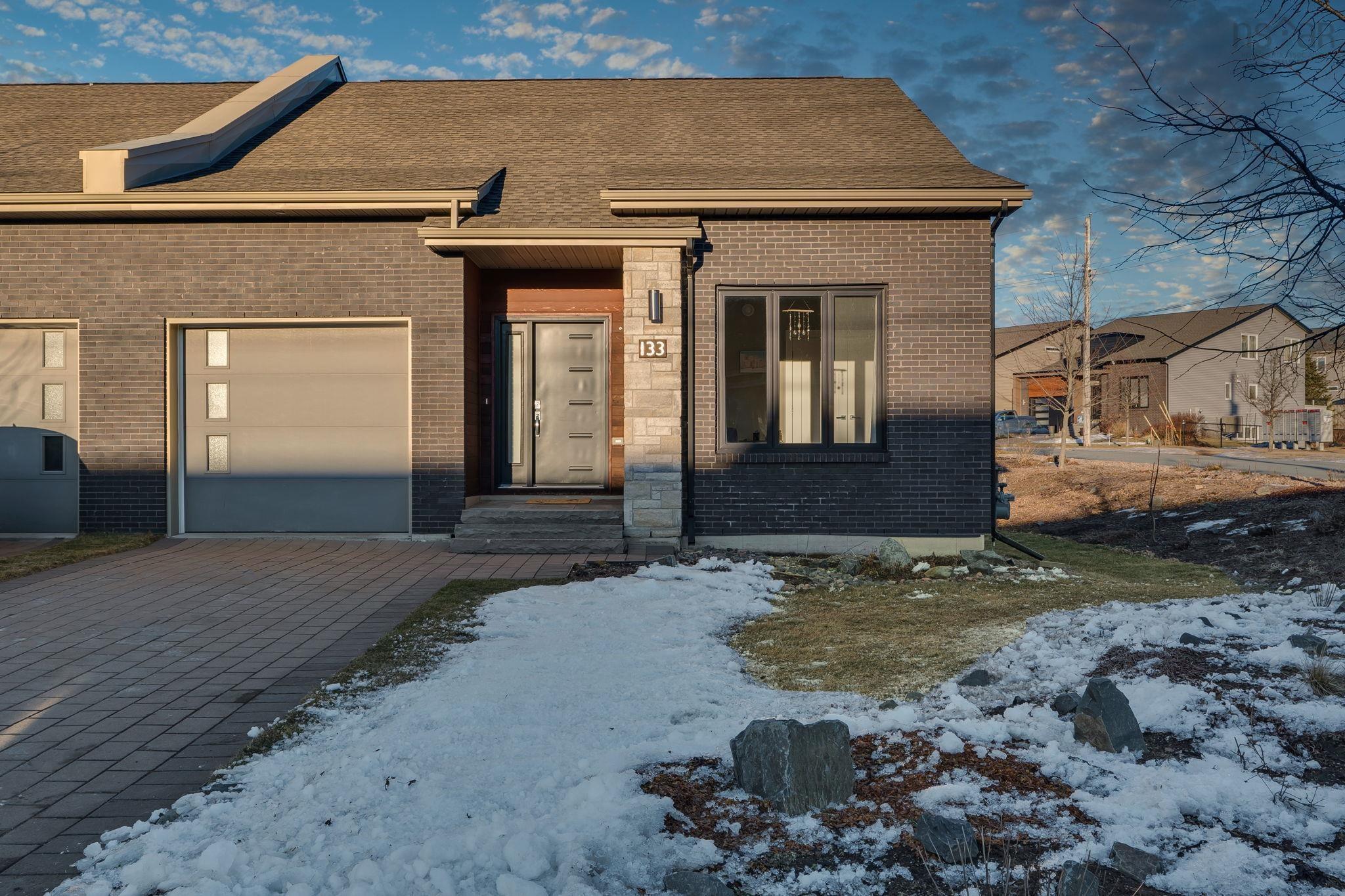 $799,900.00: 133 Bradford Place, Bedford