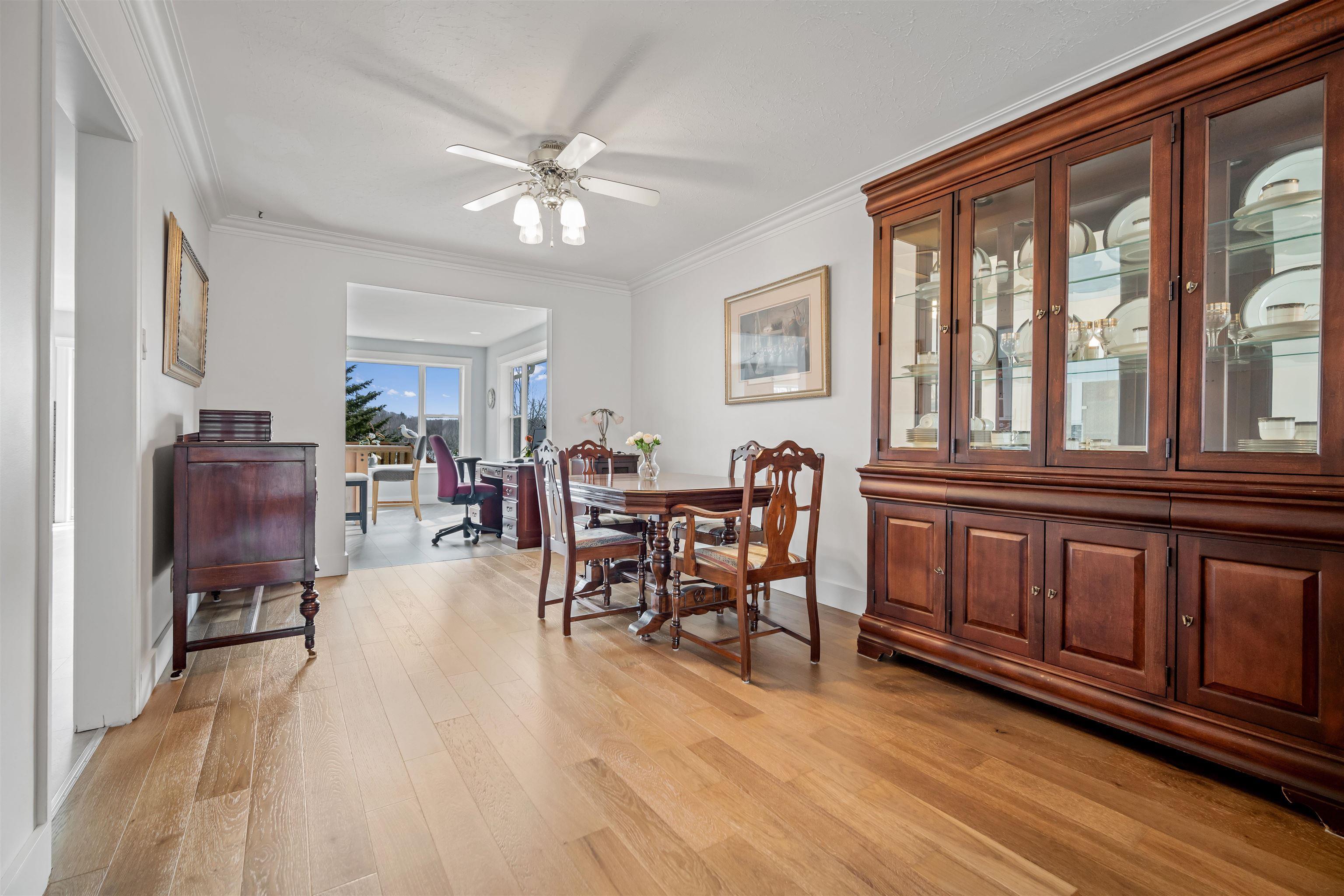 $1,049,000.00: 1305 Fall River Road, Fall River
