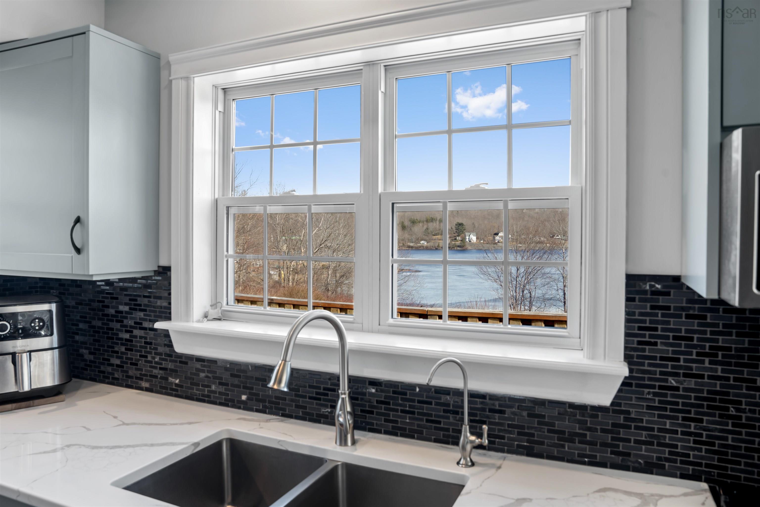 $1,049,000.00: 1305 Fall River Road, Fall River