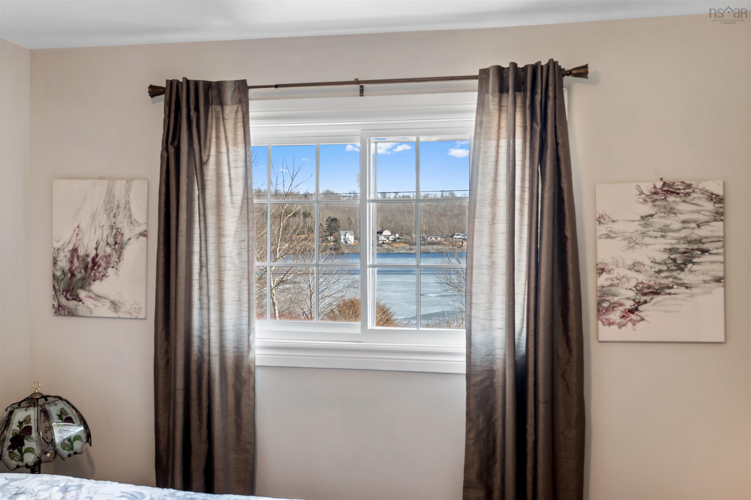 $1,049,000.00: 1305 Fall River Road, Fall River