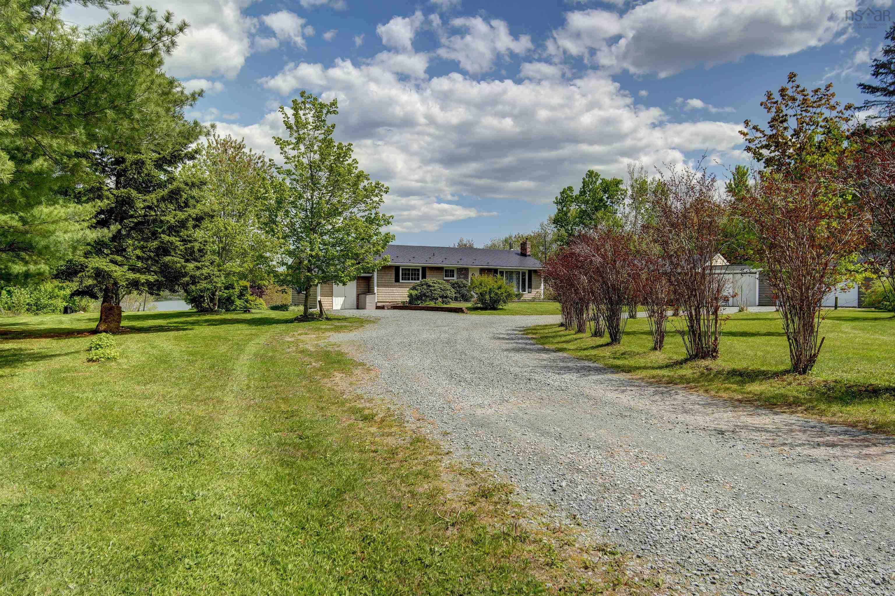 $1,049,000.00: 1305 Fall River Road, Fall River