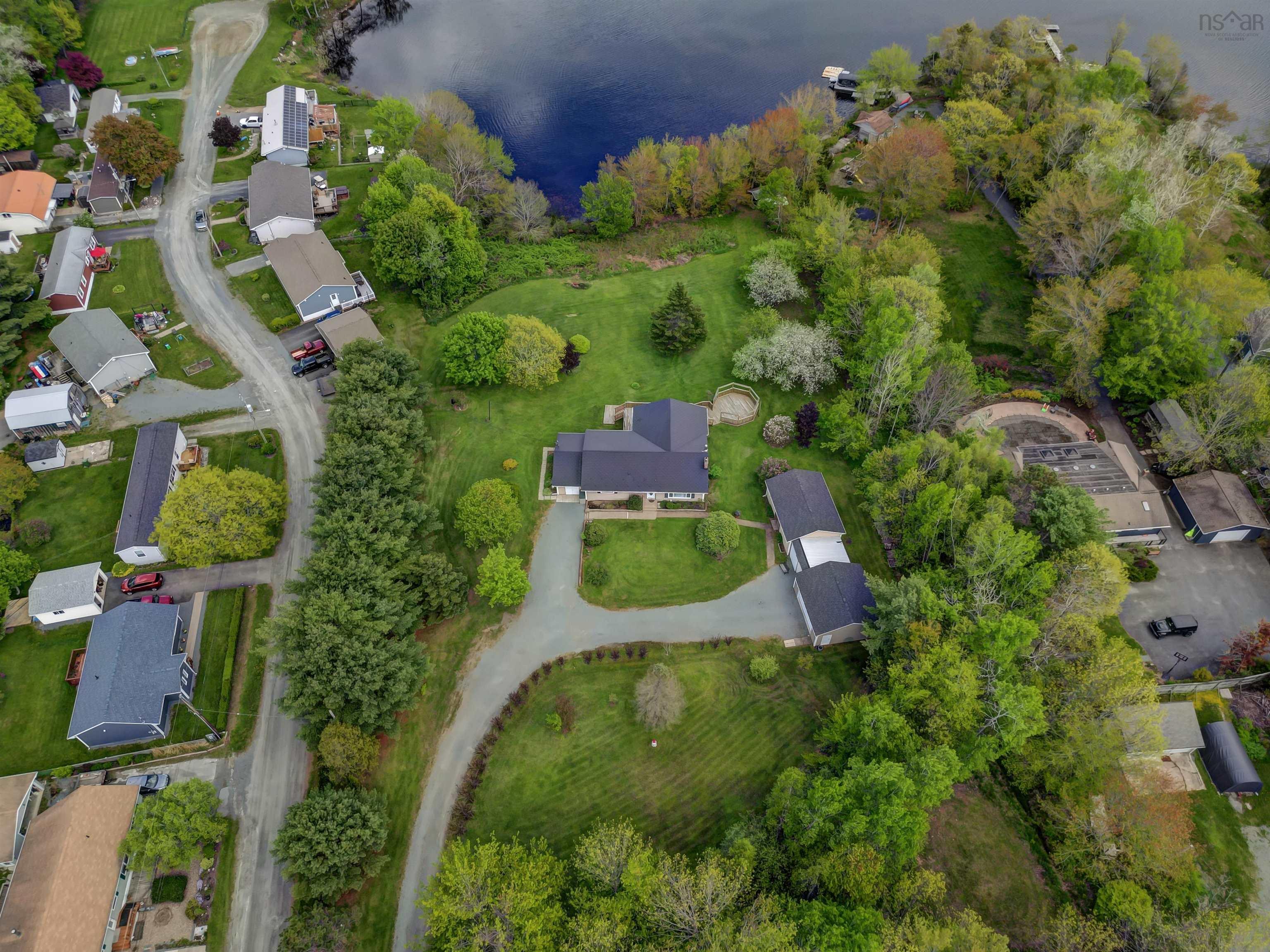$1,049,000.00: 1305 Fall River Road, Fall River