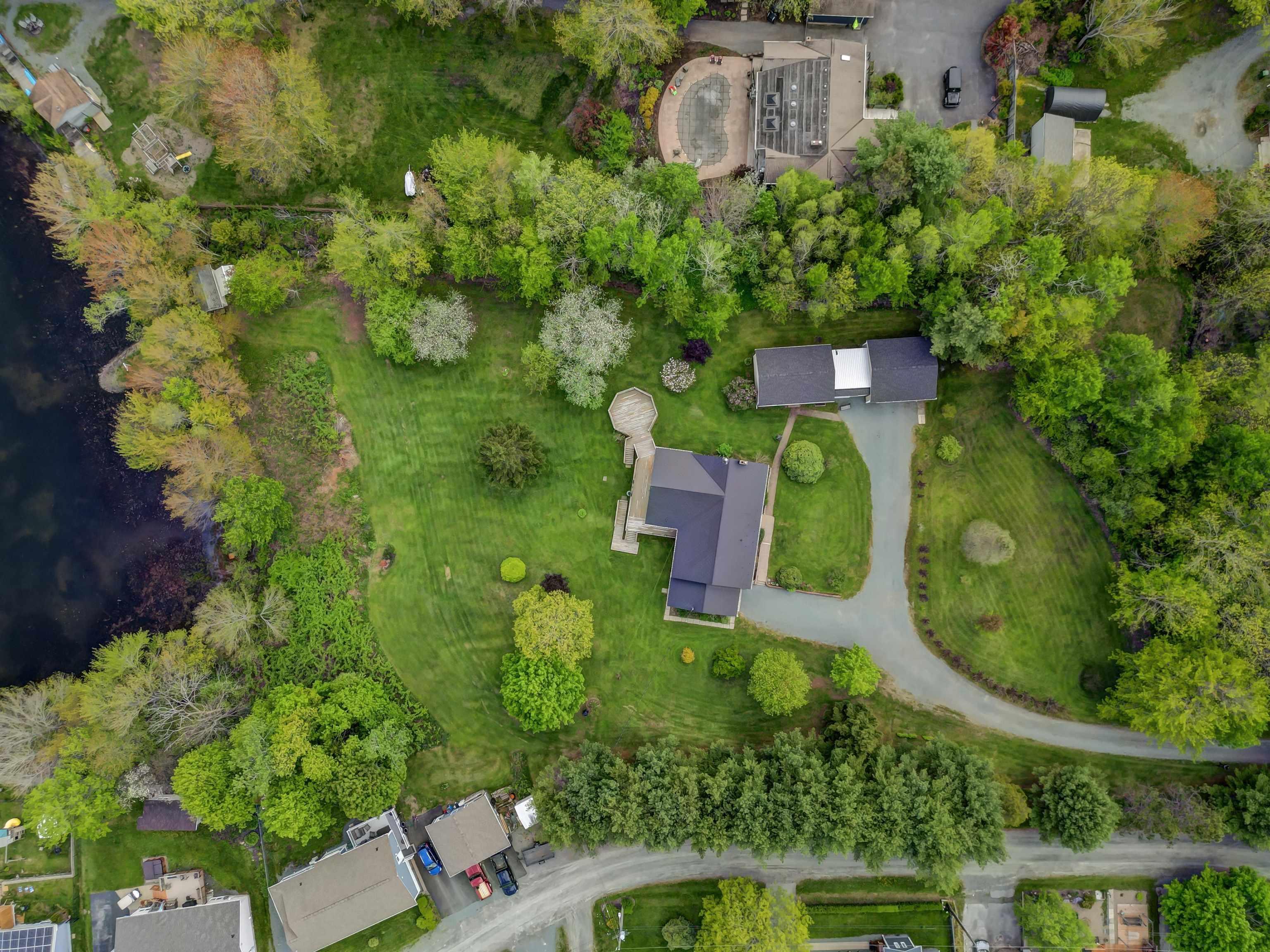 $1,049,000.00: 1305 Fall River Road, Fall River