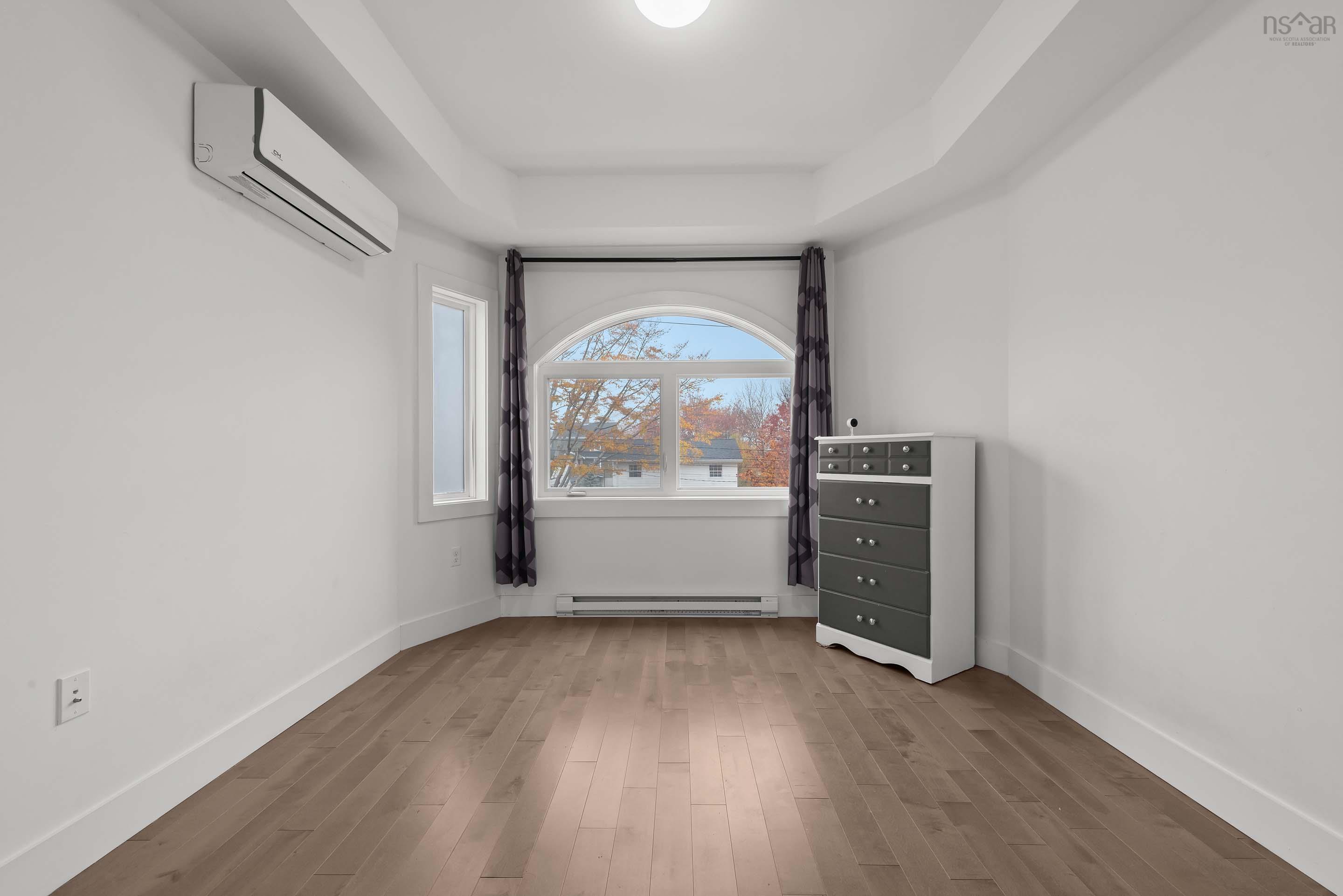$579,900.00: 102 B Rufus Avenue, Fairview