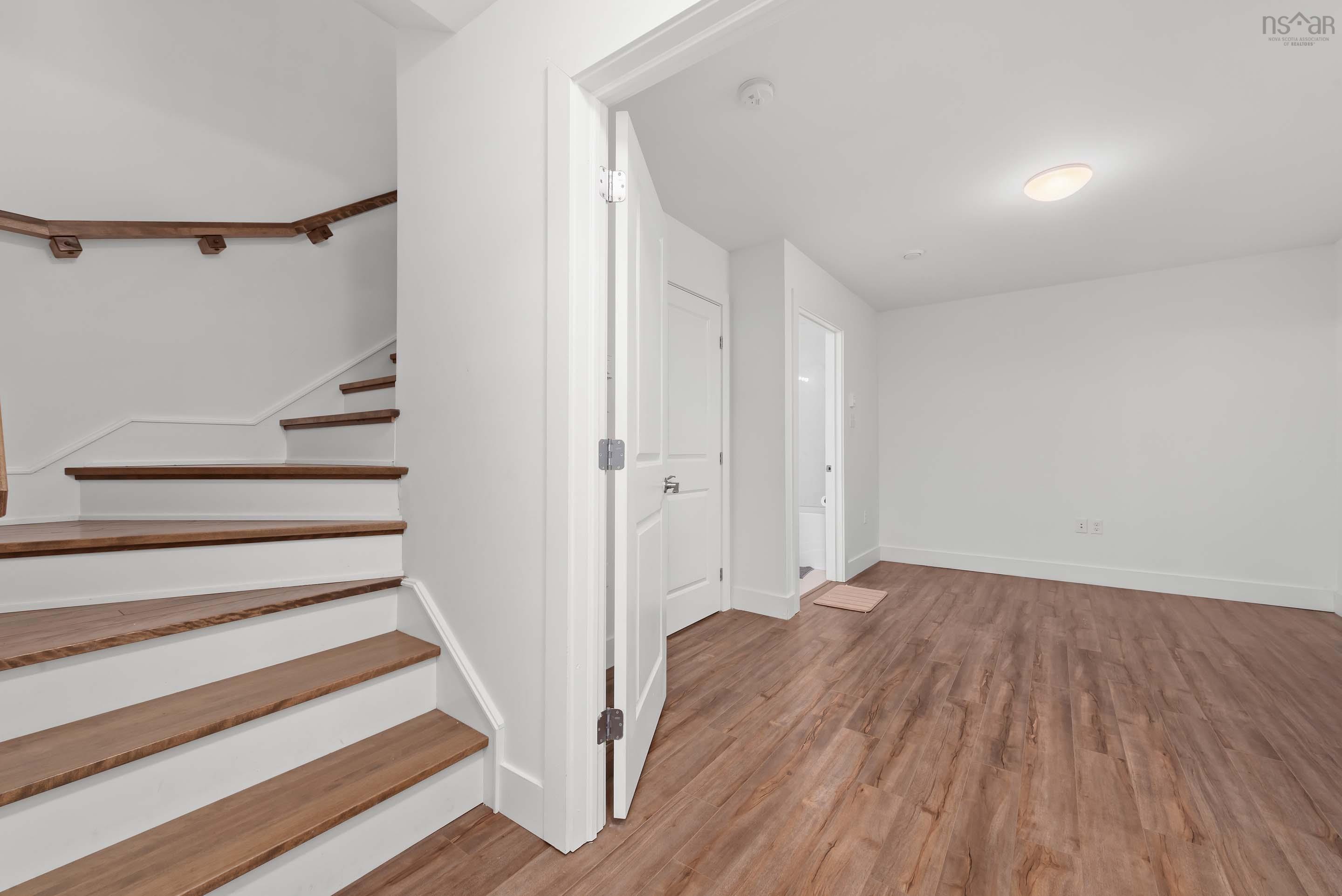 $579,900.00: 102 B Rufus Avenue, Fairview